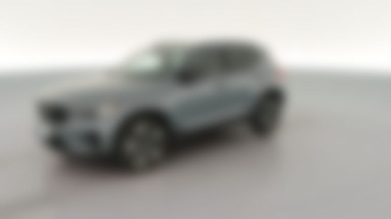 2023 Volvo XC40 vehicle photo