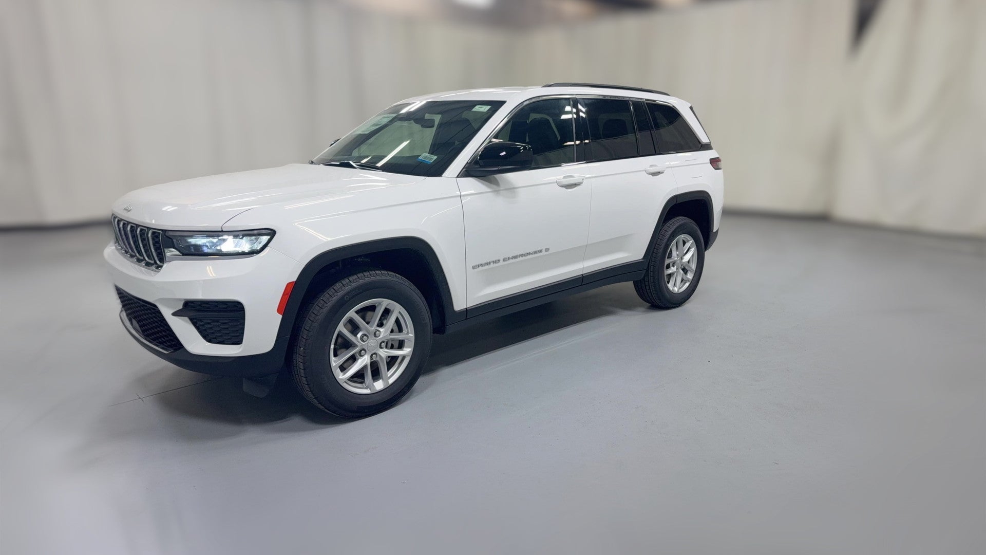 2026 Jeep Grand Cherokee vehicle photo