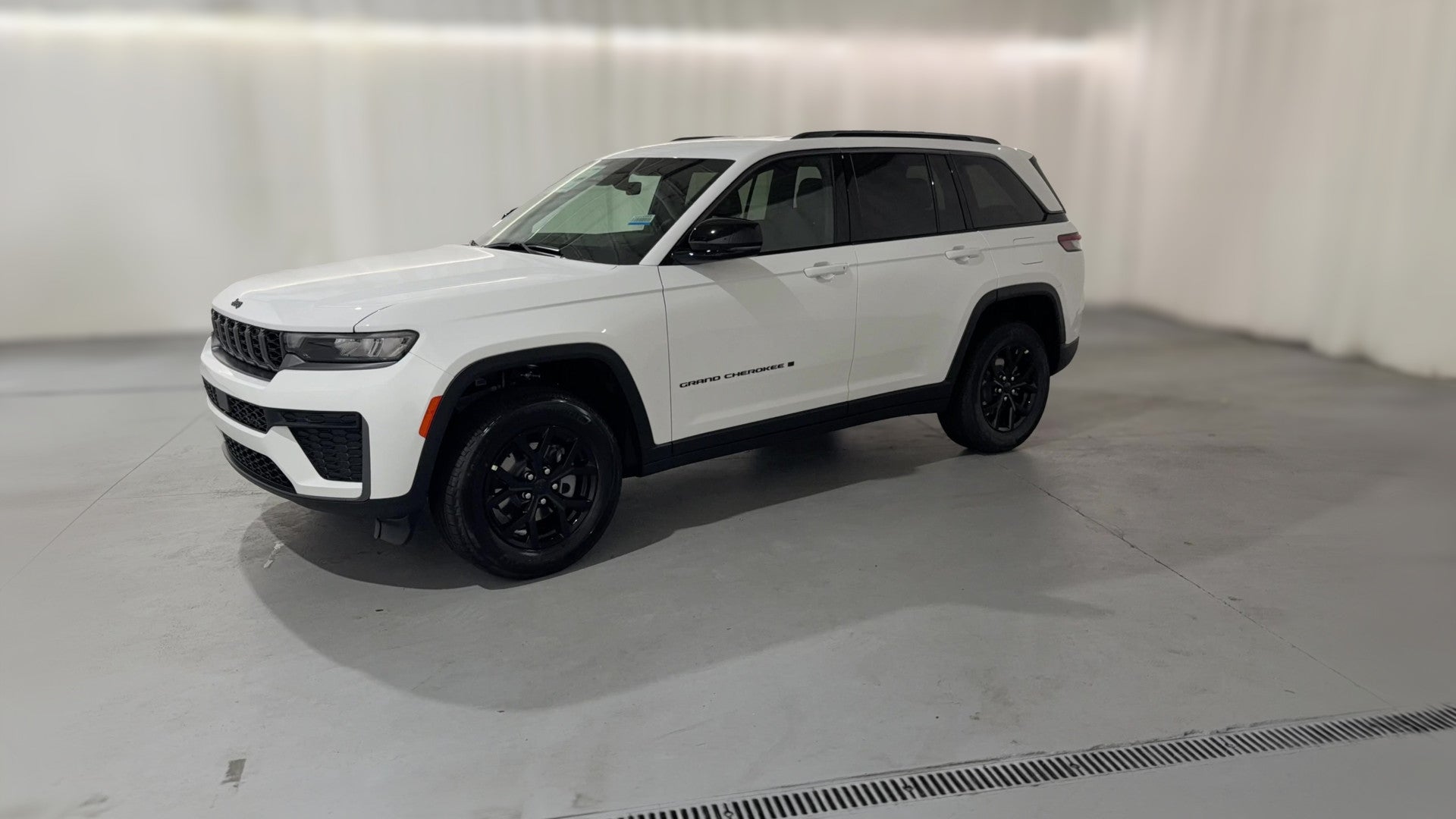 2026 Jeep Grand Cherokee vehicle photo