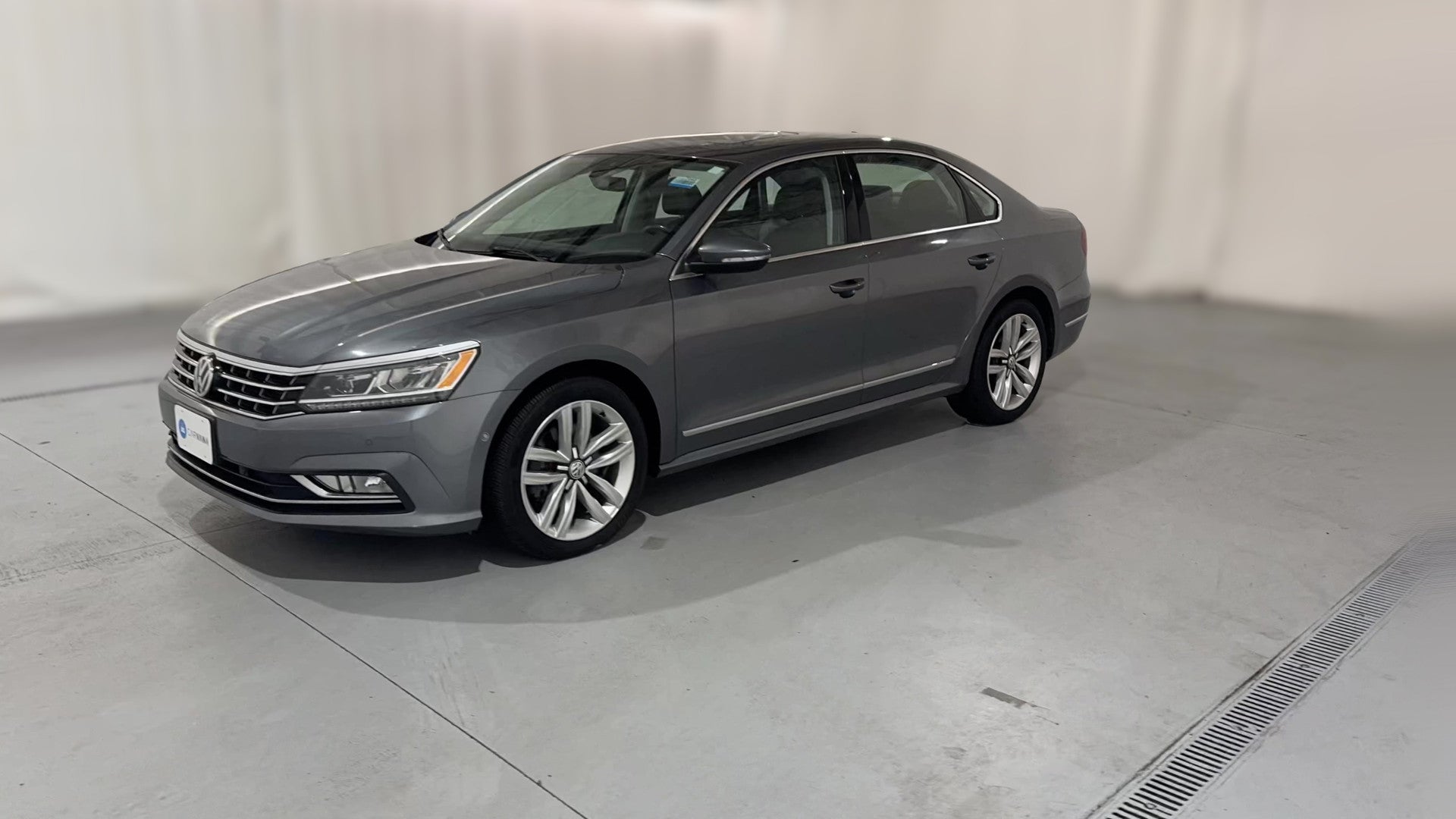 2017 Volkswagen Passat vehicle photo