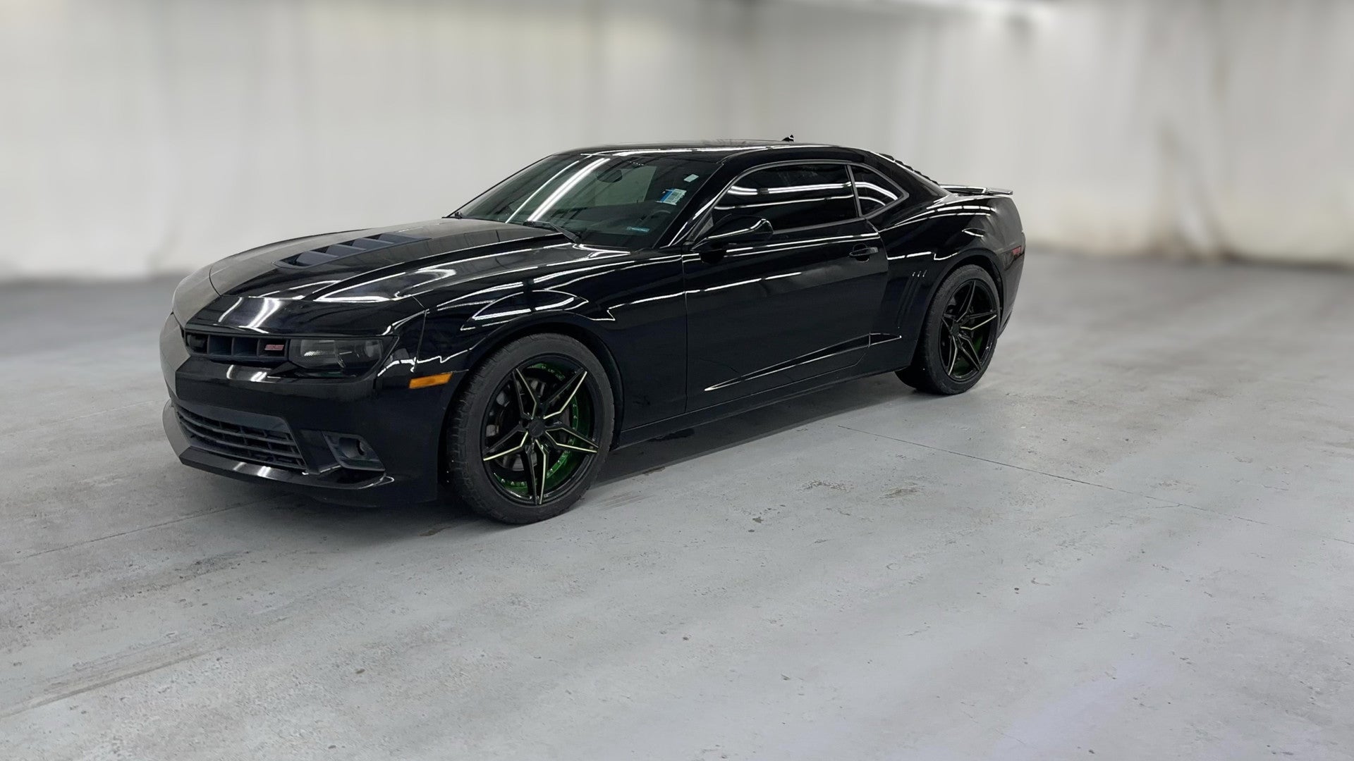 2015 Chevrolet Camaro vehicle photo