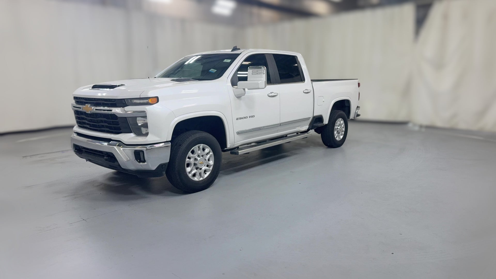 2024 Chevrolet Silverado 2500 HD Crew Cab vehicle photo