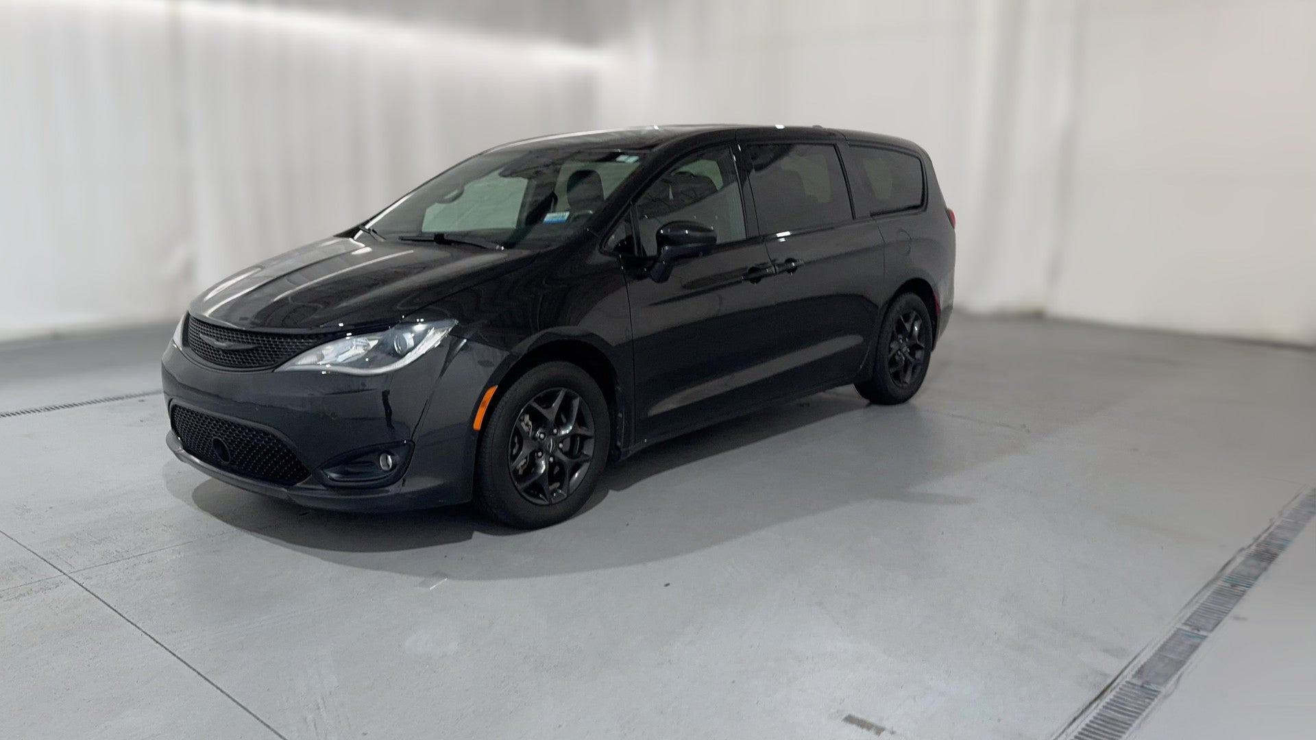 2019 Chrysler Pacifica vehicle photo