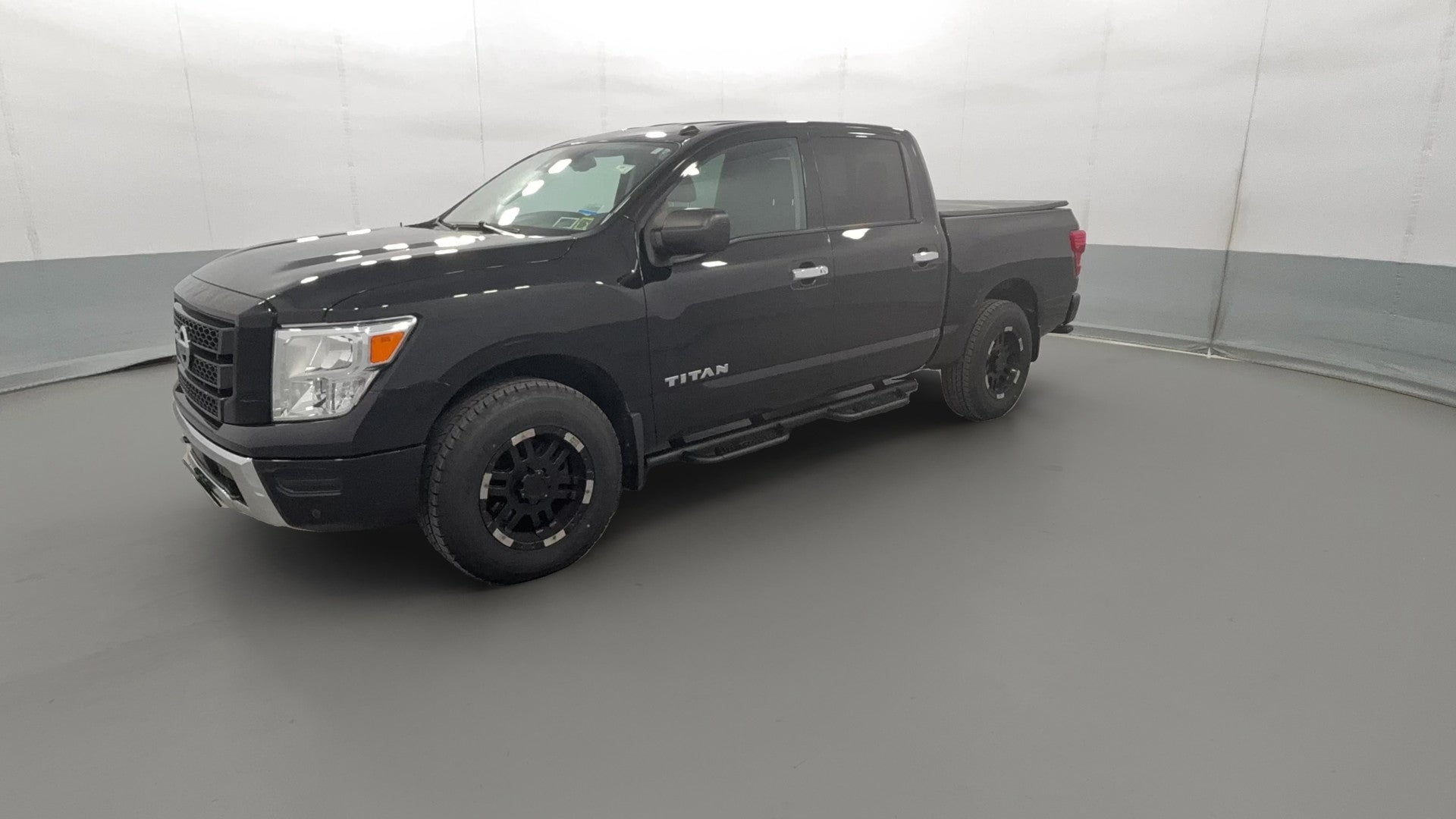 2021 Nissan Titan Crew Cab vehicle photo