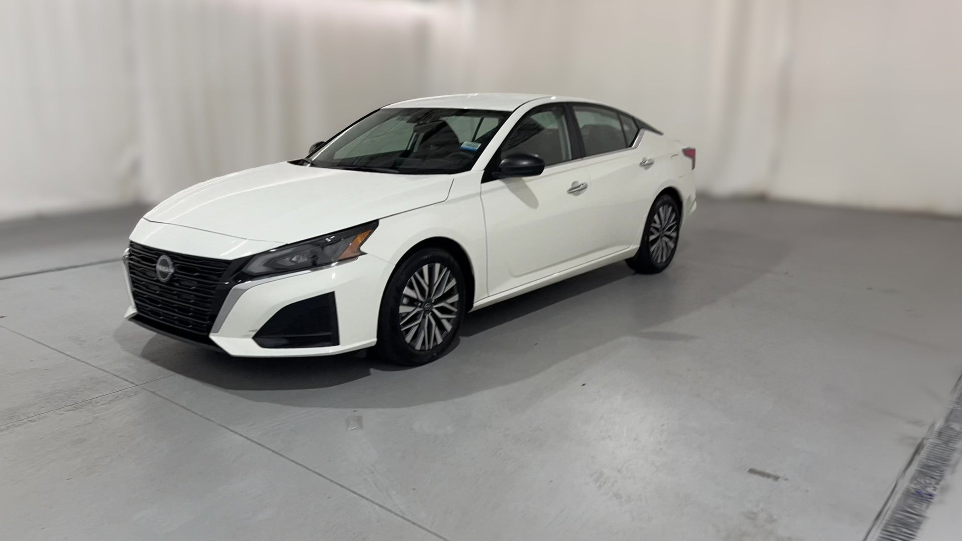 2025 Nissan Altima vehicle photo