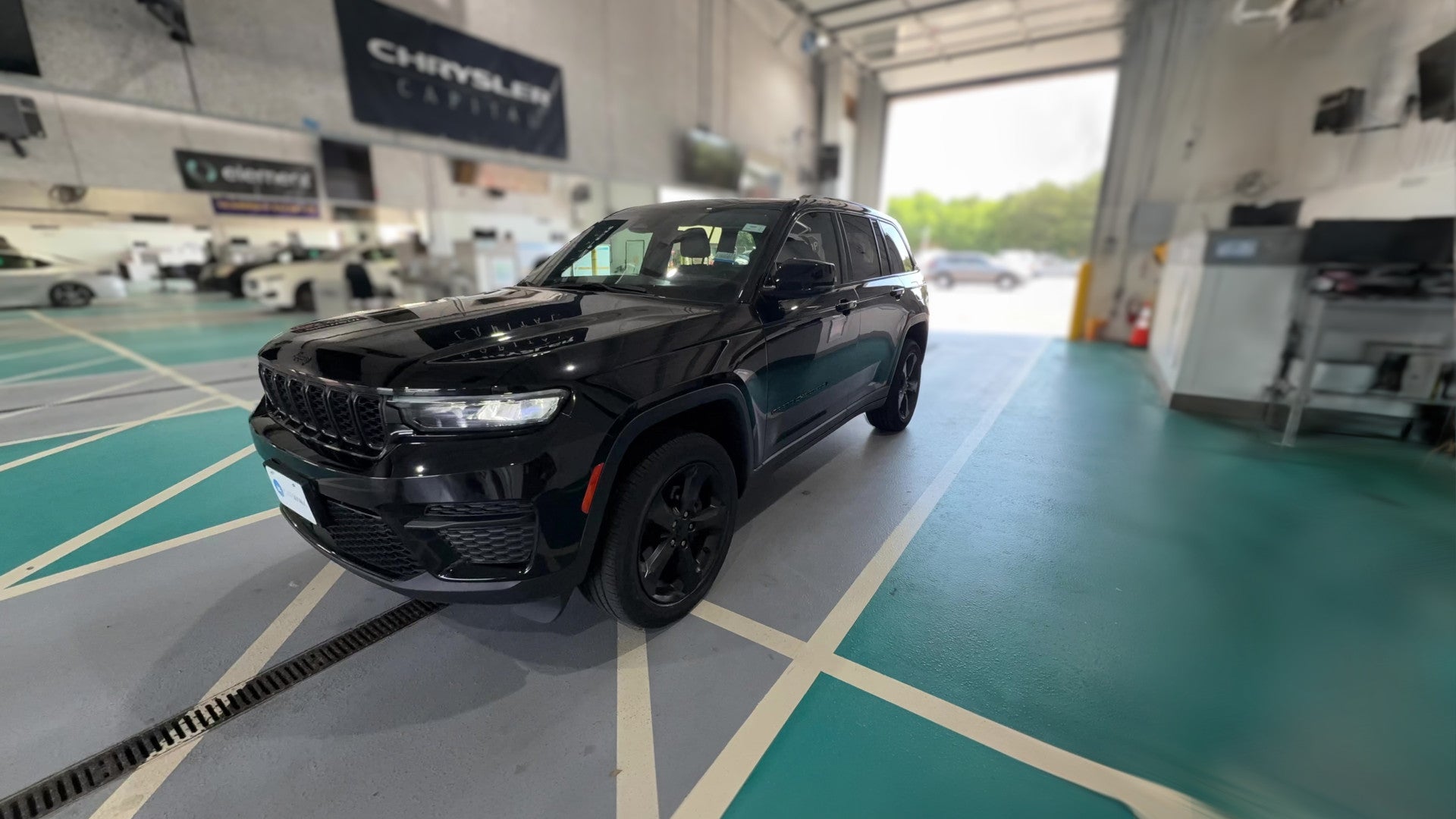 2023 Jeep Grand Cherokee vehicle photo