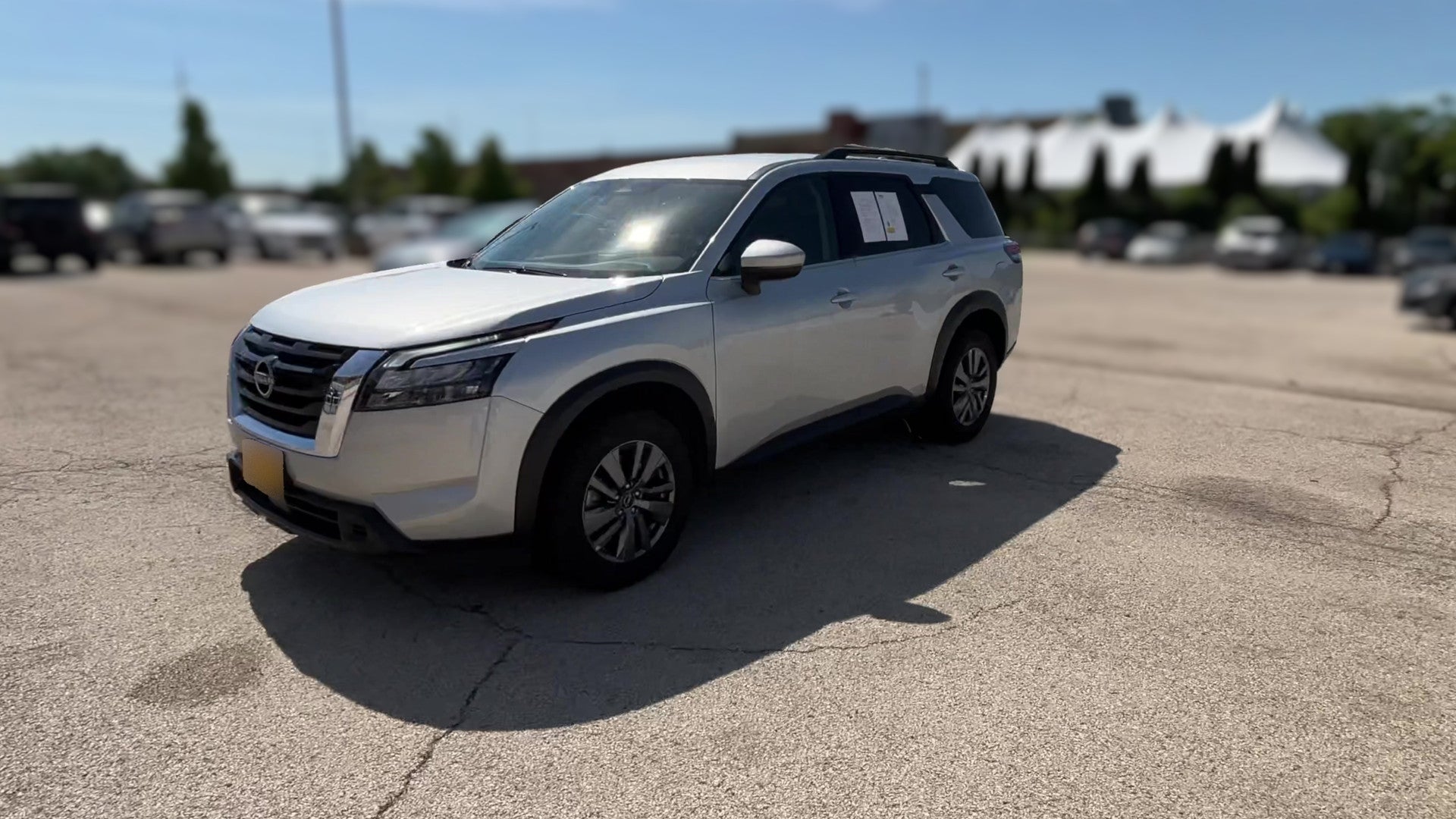 2025 Nissan Pathfinder vehicle photo