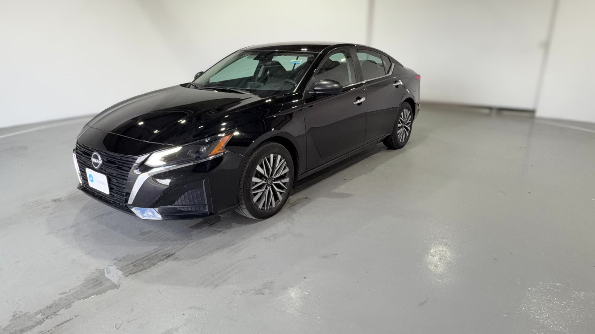 2025 Nissan Altima vehicle photo