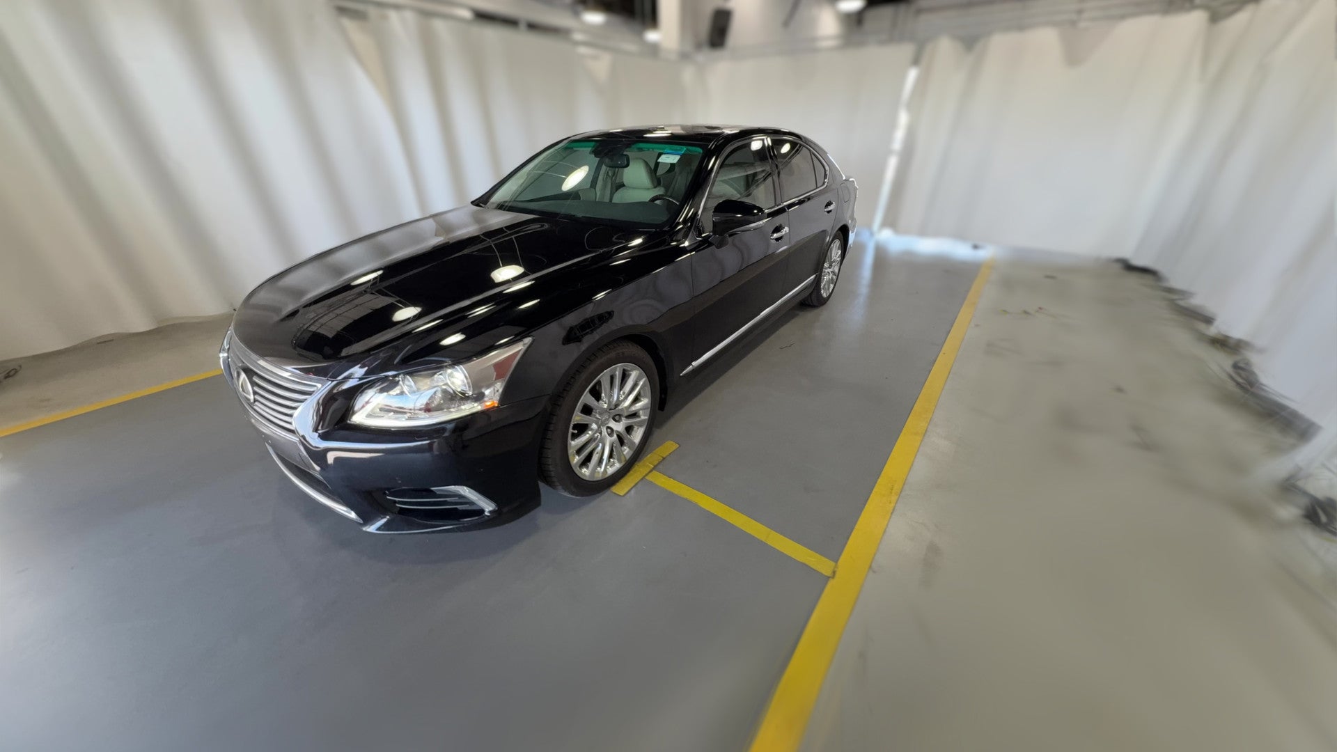 2014 Lexus LS vehicle photo