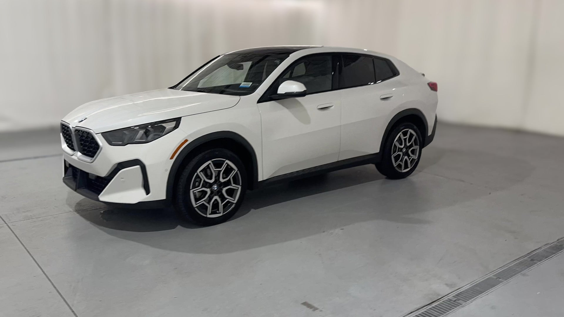 2025 BMW X2 vehicle photo