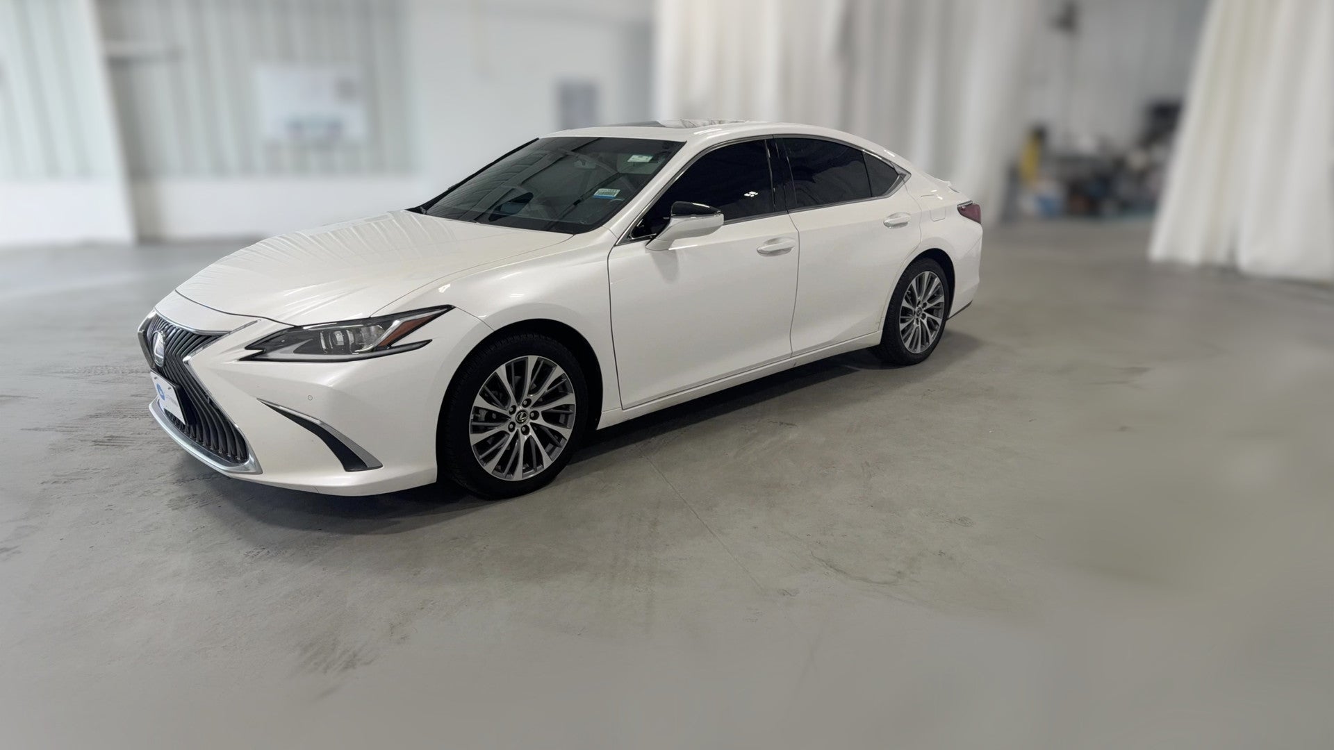2021 Lexus ES vehicle photo