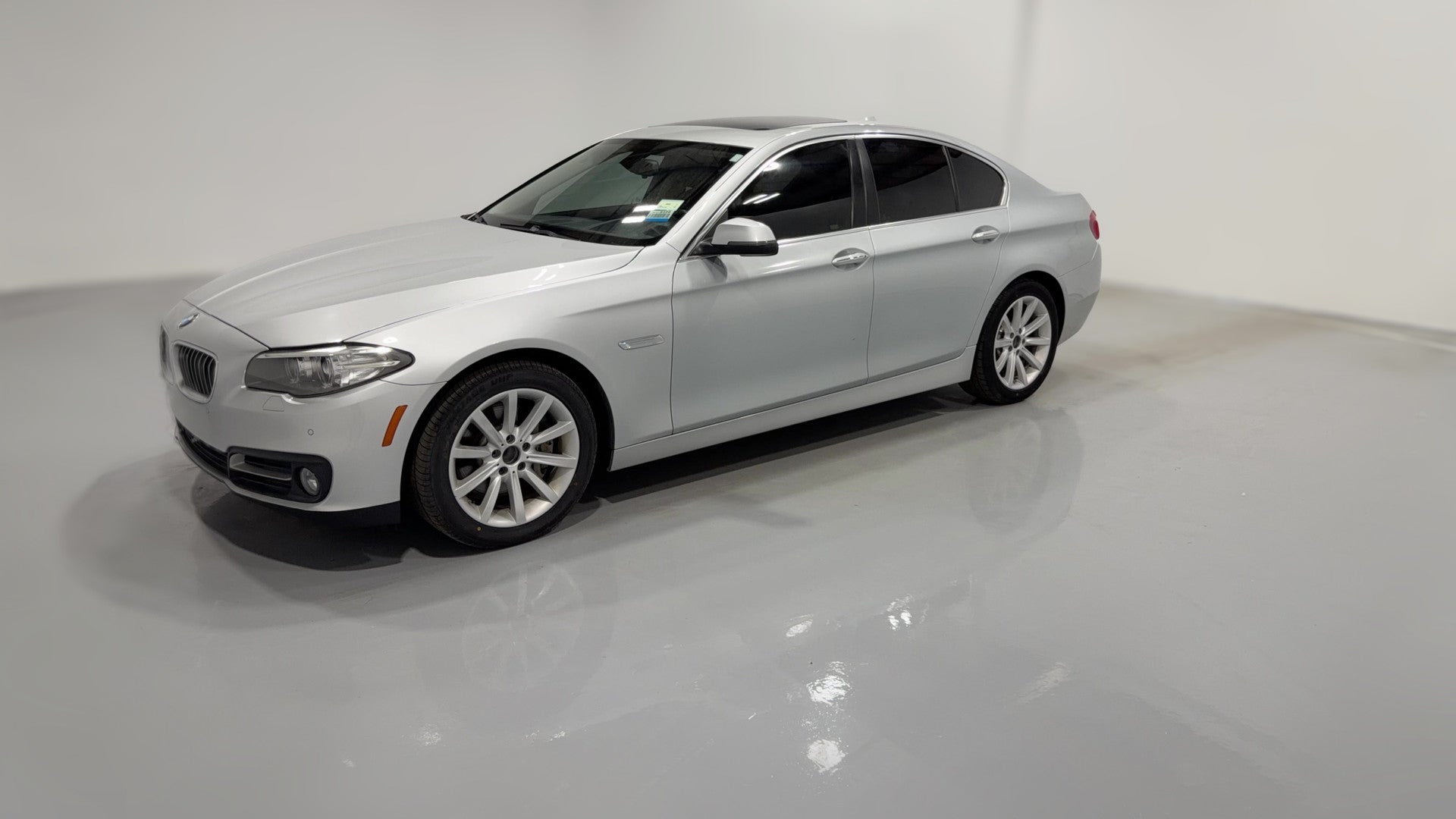 2015 BMW 5 Series vehicle photo