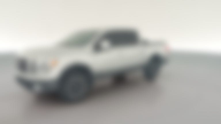 2018 Nissan Titan Crew Cab vehicle photo