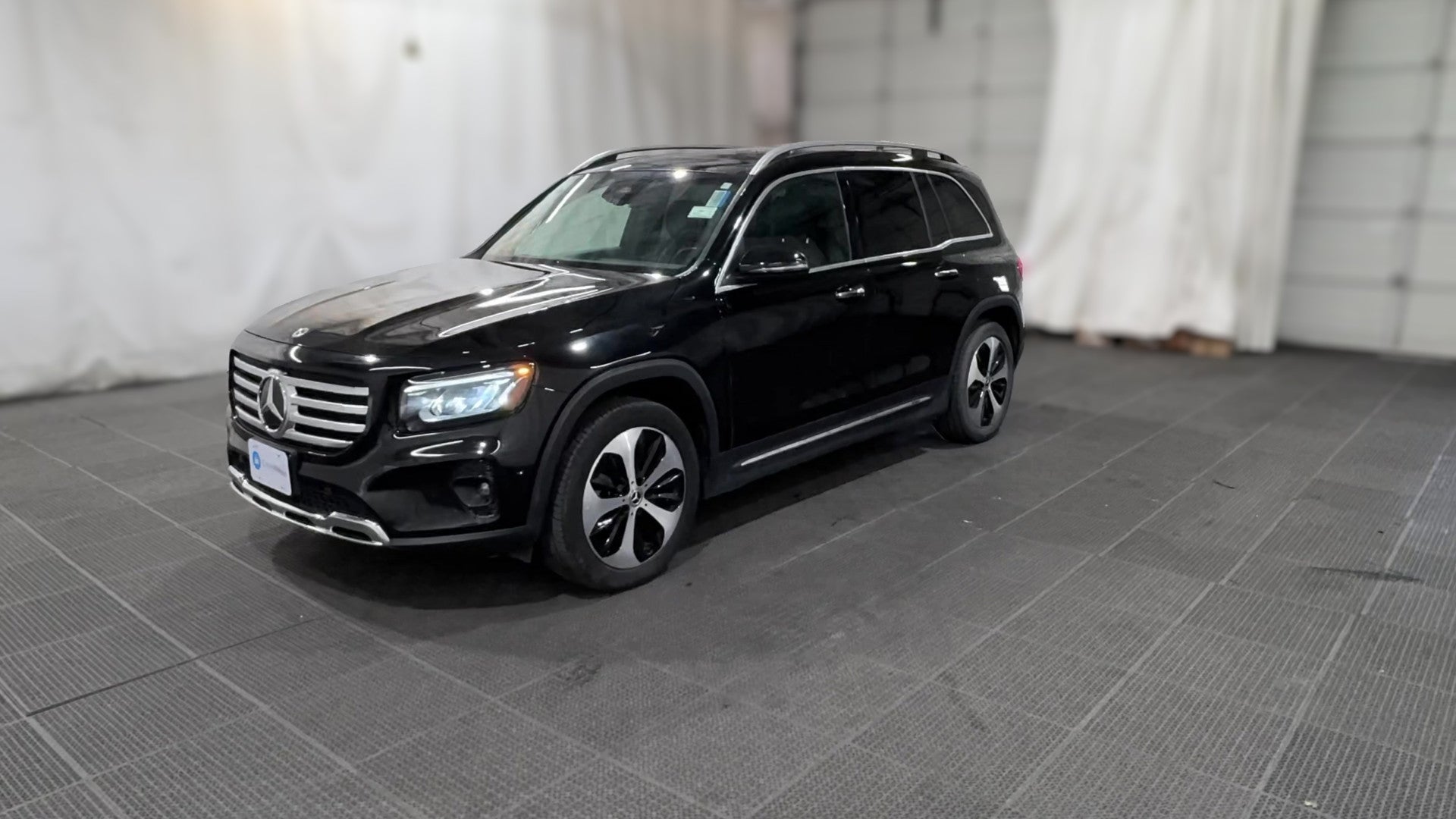 2025 Mercedes-Benz GLB vehicle photo