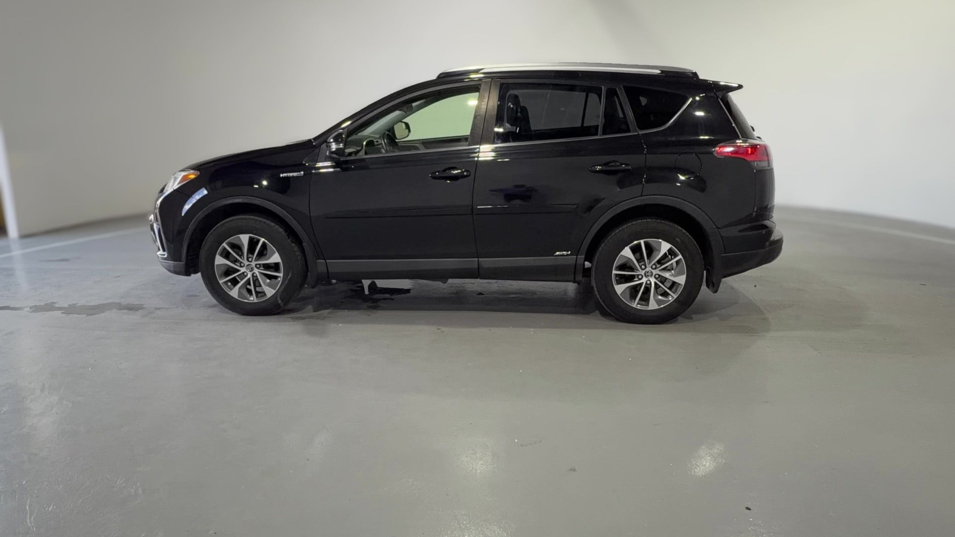 2018 Toyota RAV4 Hybrid vehicle photo
