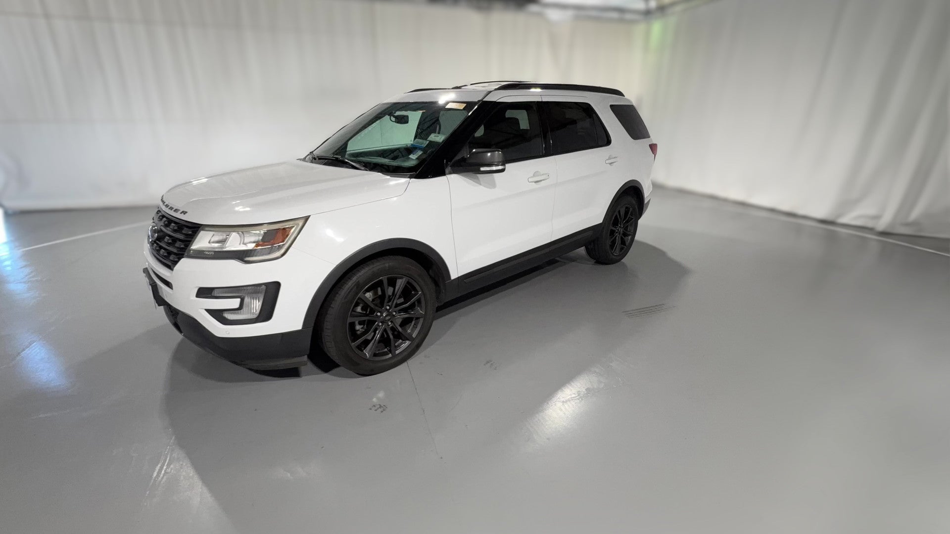 2017 Ford Explorer vehicle photo