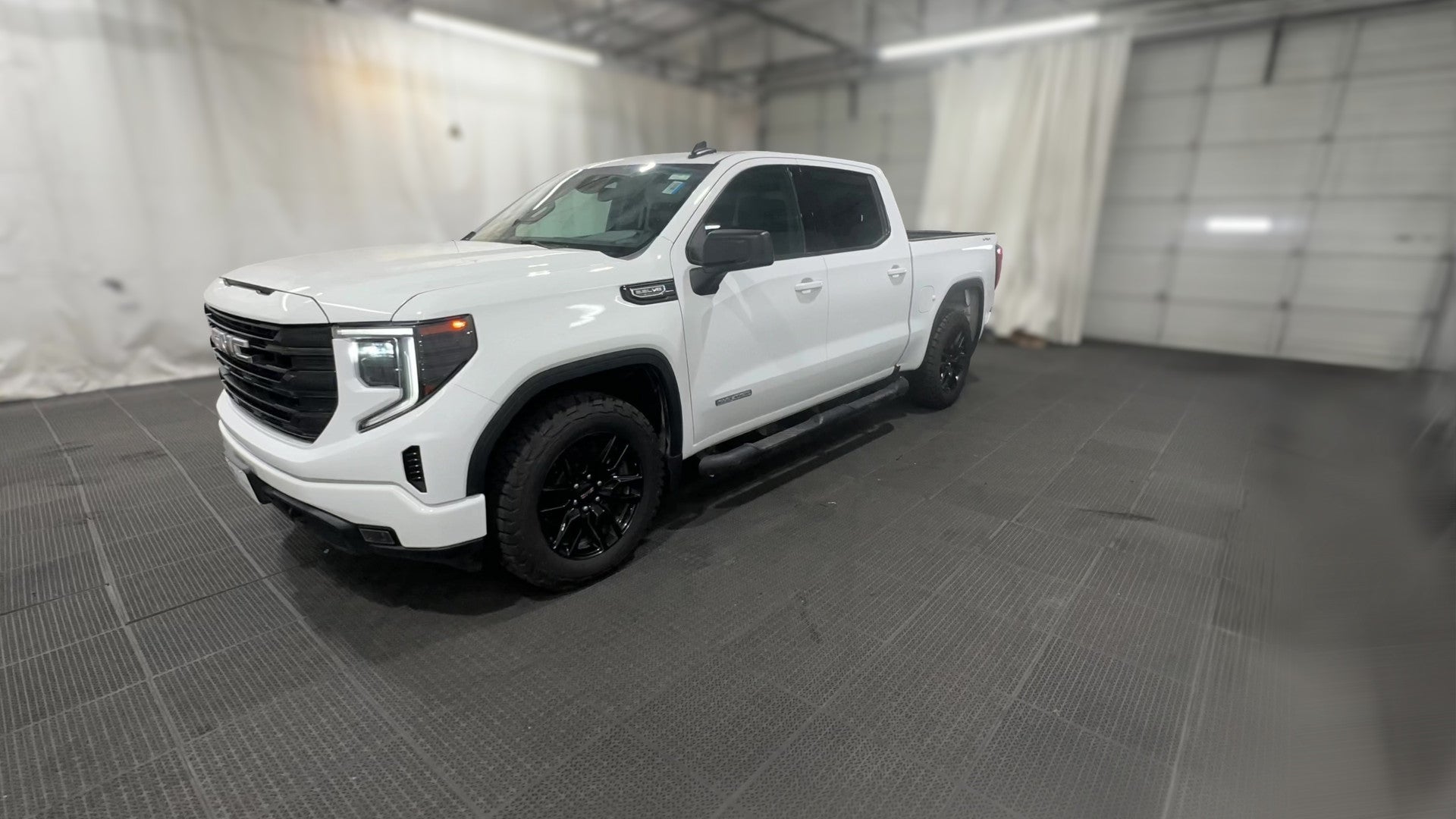 2023 GMC Sierra 1500 Crew Cab vehicle photo