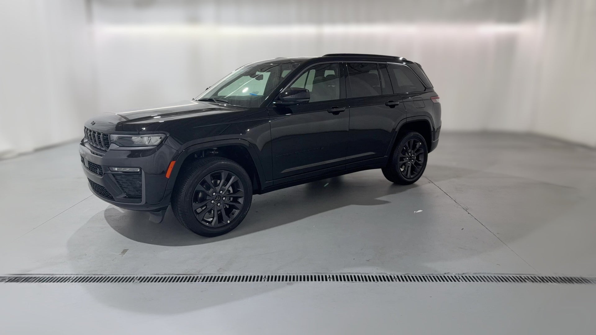 2026 Jeep Grand Cherokee vehicle photo
