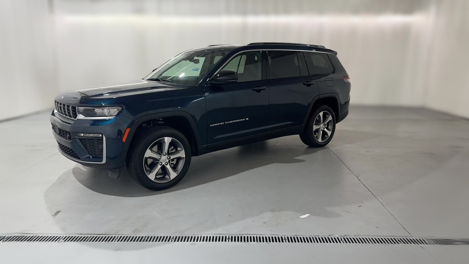 2026 Jeep Grand Cherokee L vehicle photo