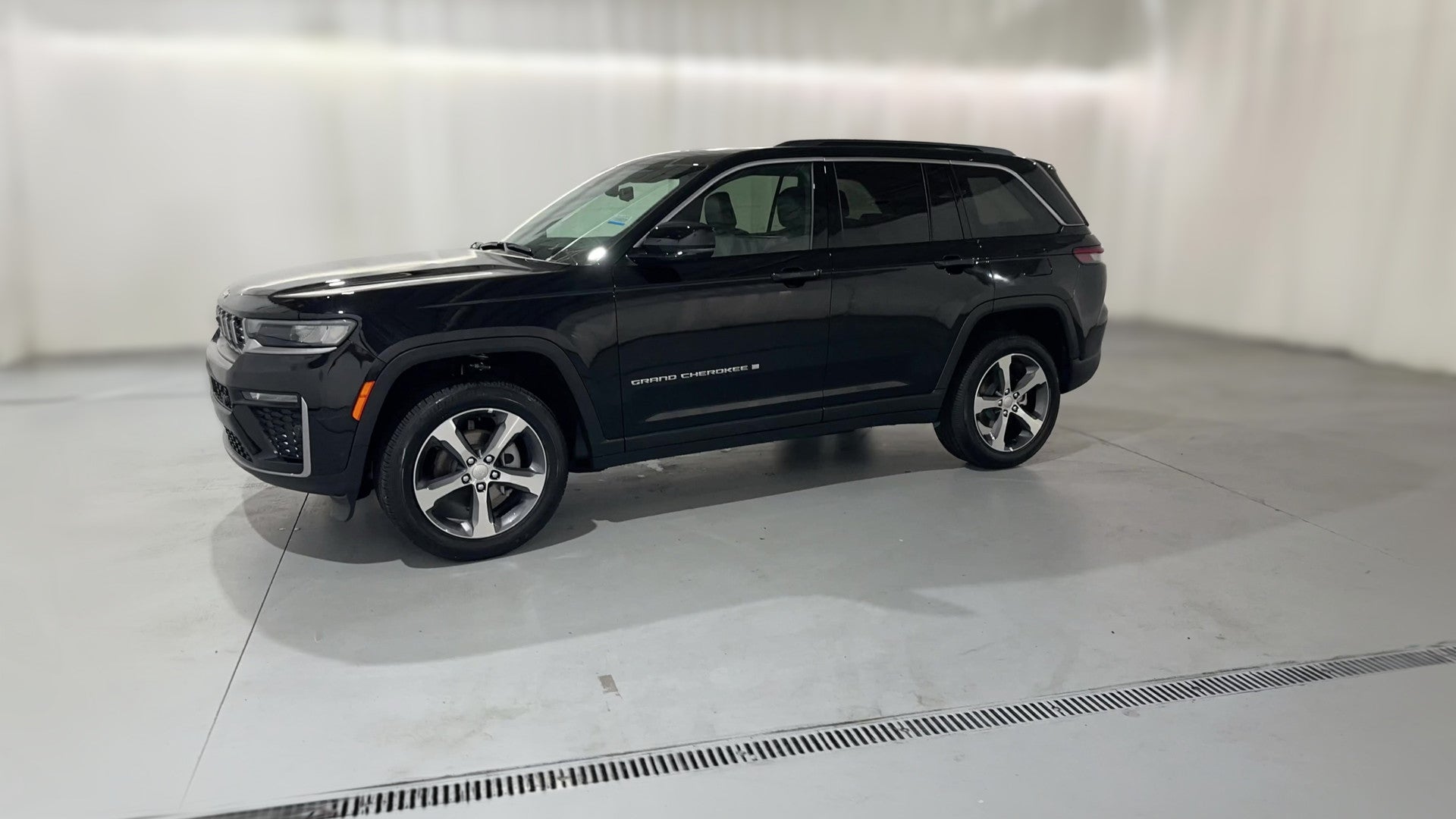 2026 Jeep Grand Cherokee vehicle photo