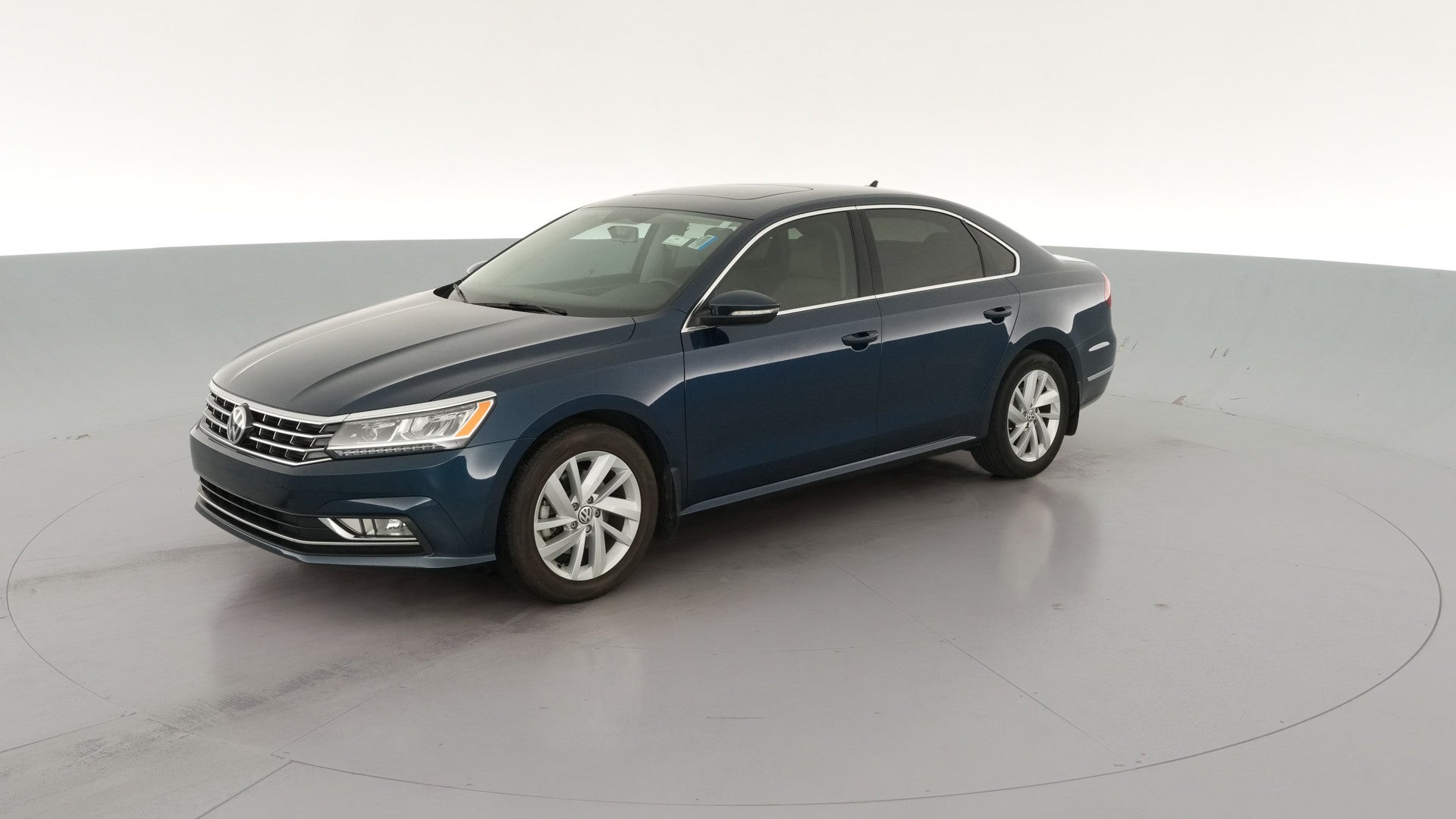 2018 Volkswagen Passat vehicle photo