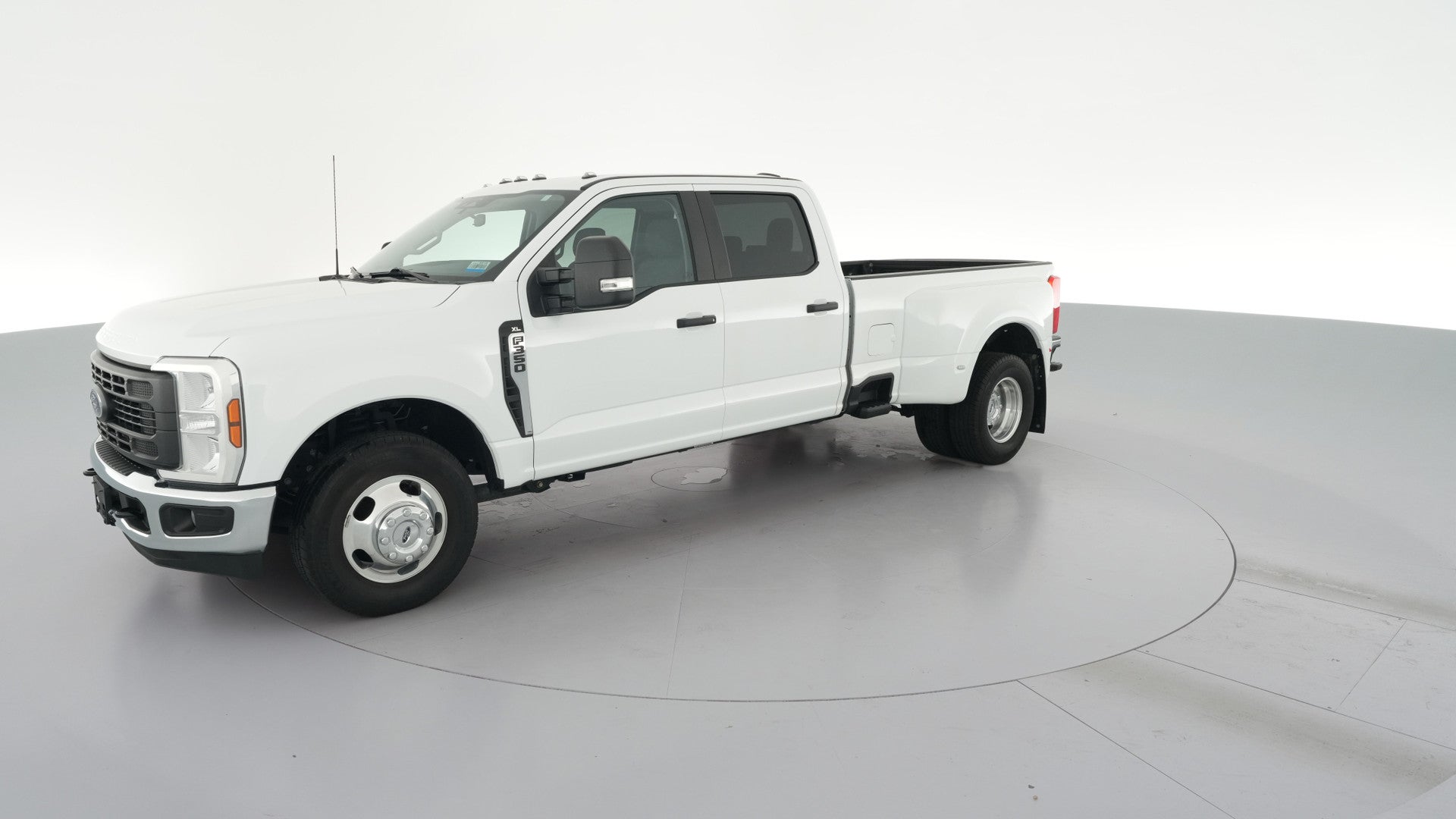 2024 Ford F350 Super Duty Crew Cab vehicle photo