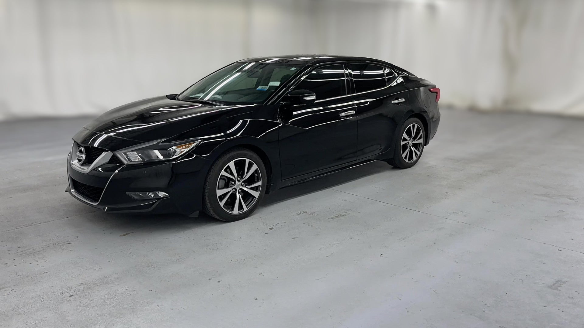 2017 Nissan Maxima vehicle photo