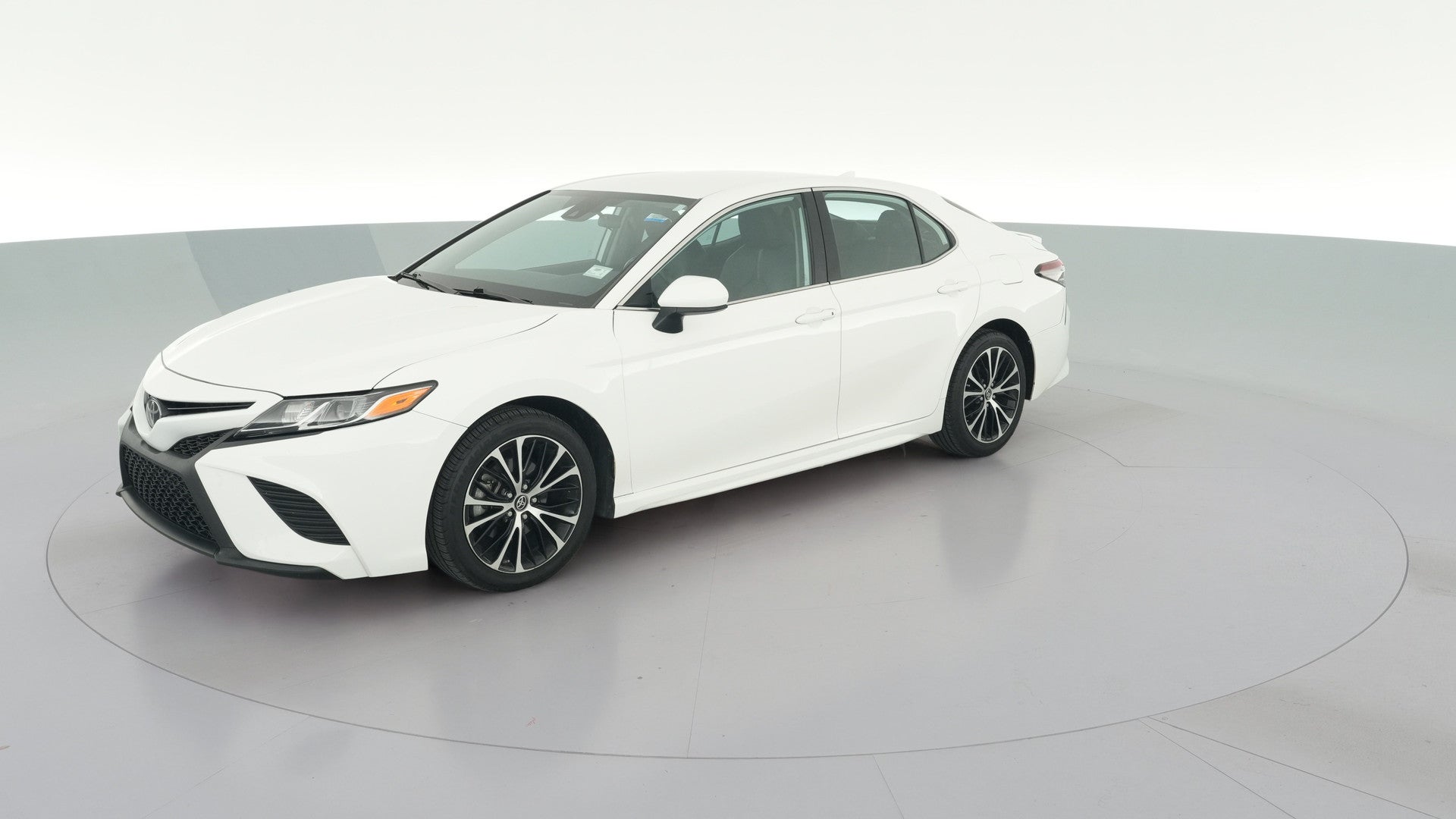 2019 Toyota Camry vehicle photo