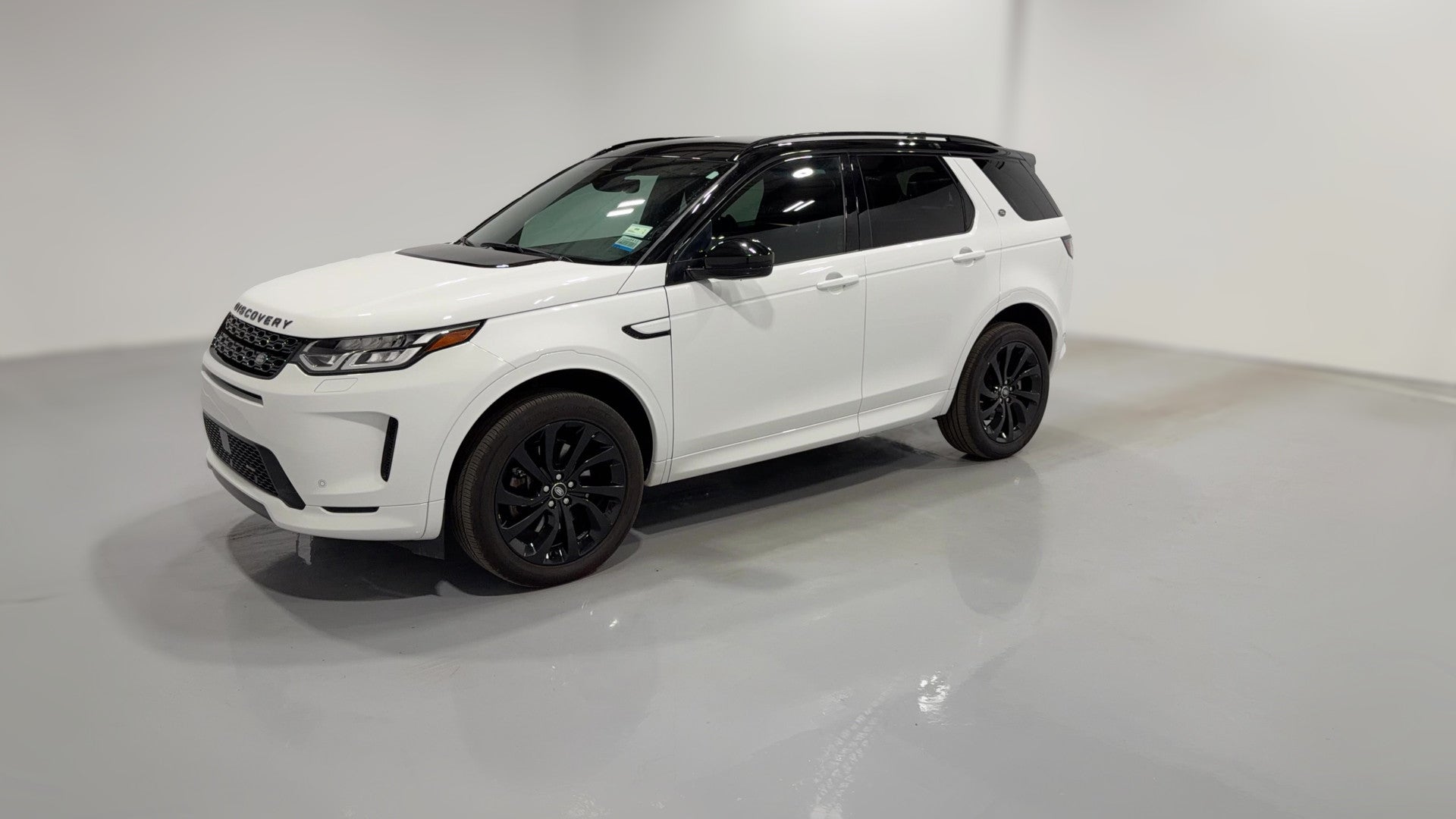 2022 Land Rover Discovery Sport vehicle photo