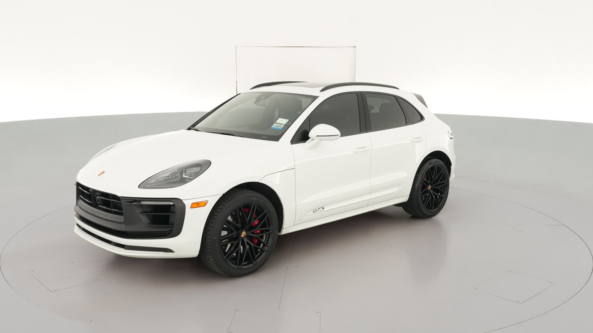 2024 Porsche Macan vehicle photo