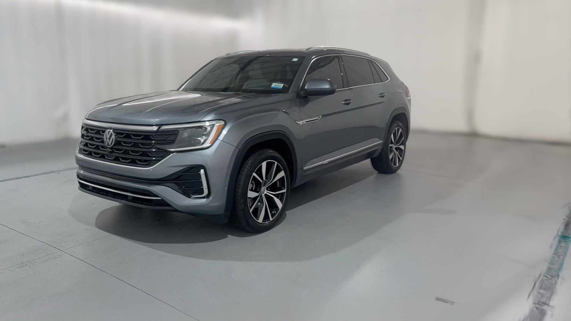 2024 Volkswagen Atlas Cross Sport vehicle photo