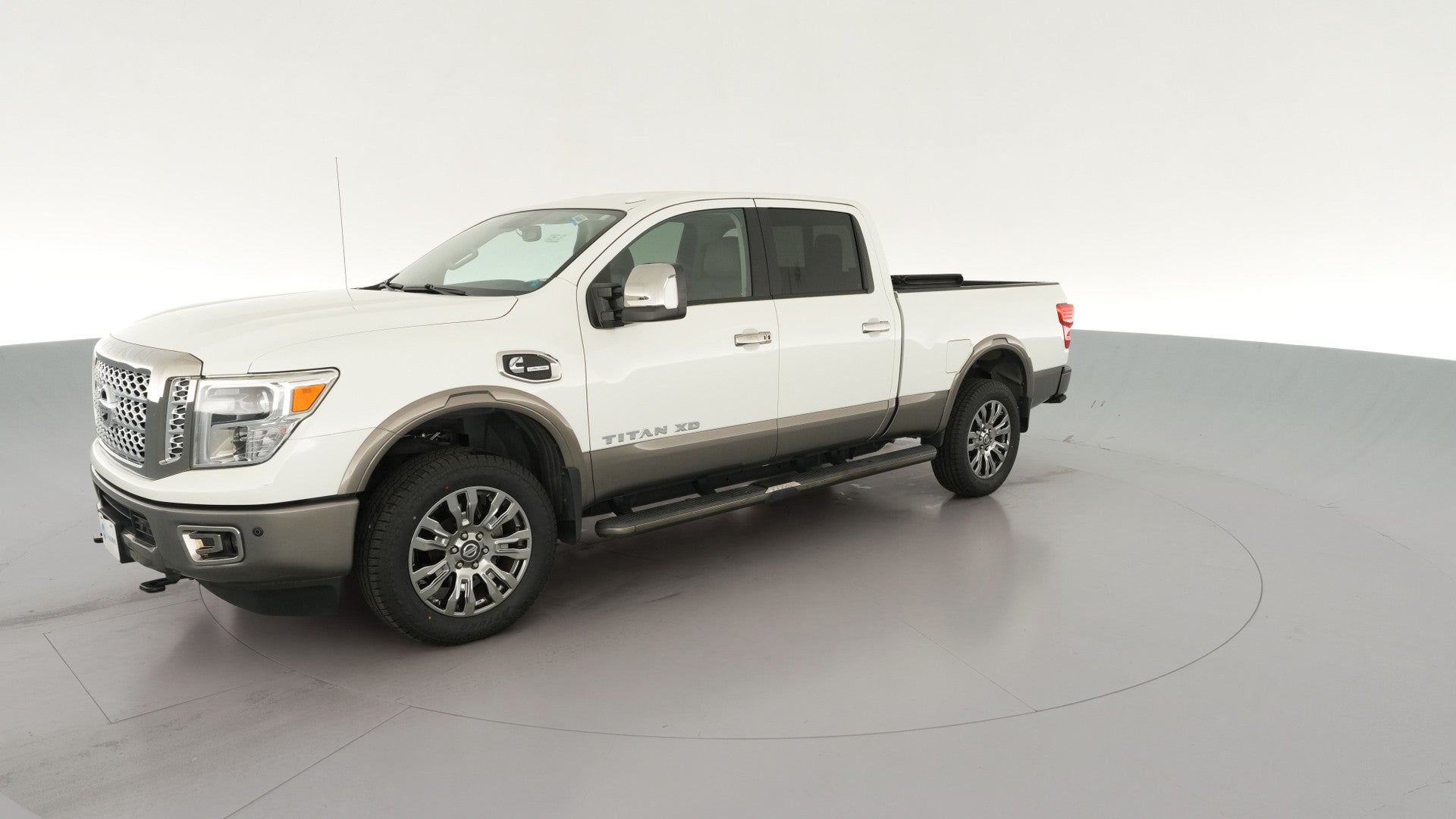 2018 Nissan TITAN XD Crew Cab vehicle photo