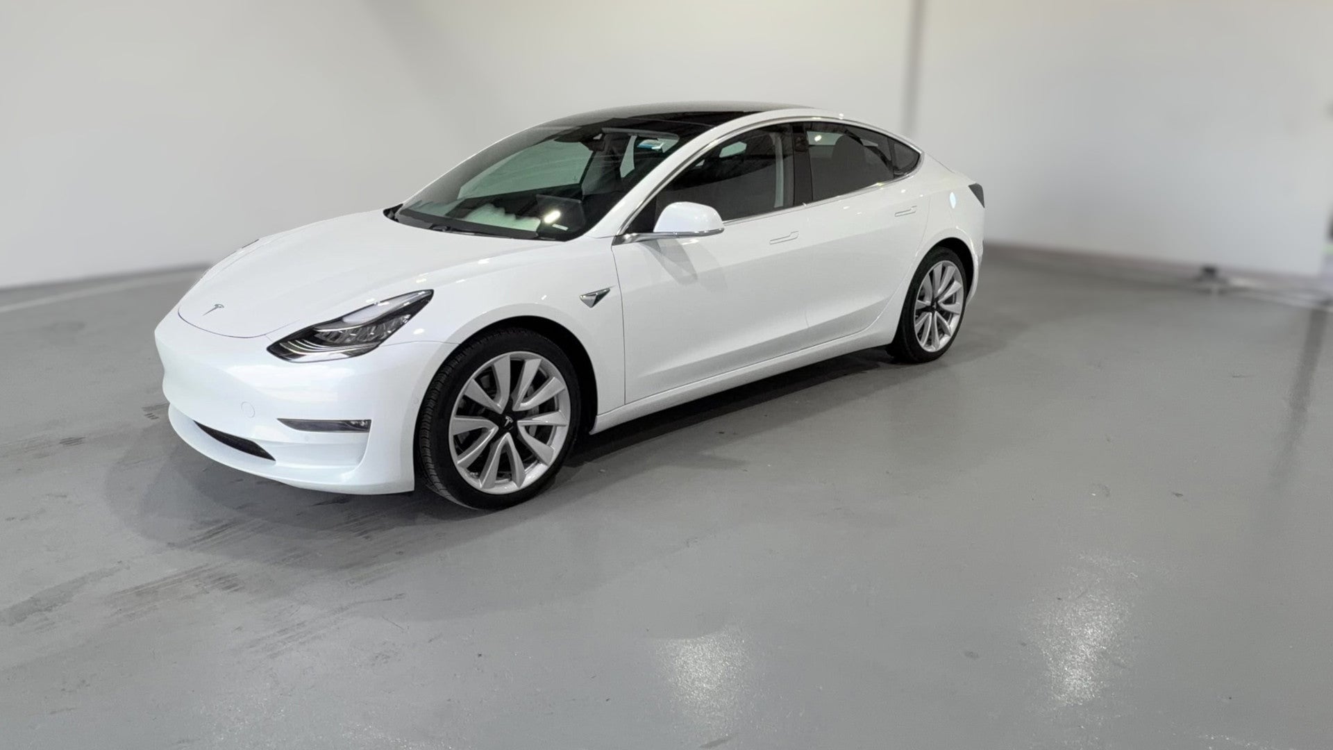 2019 Tesla Model 3 vehicle photo