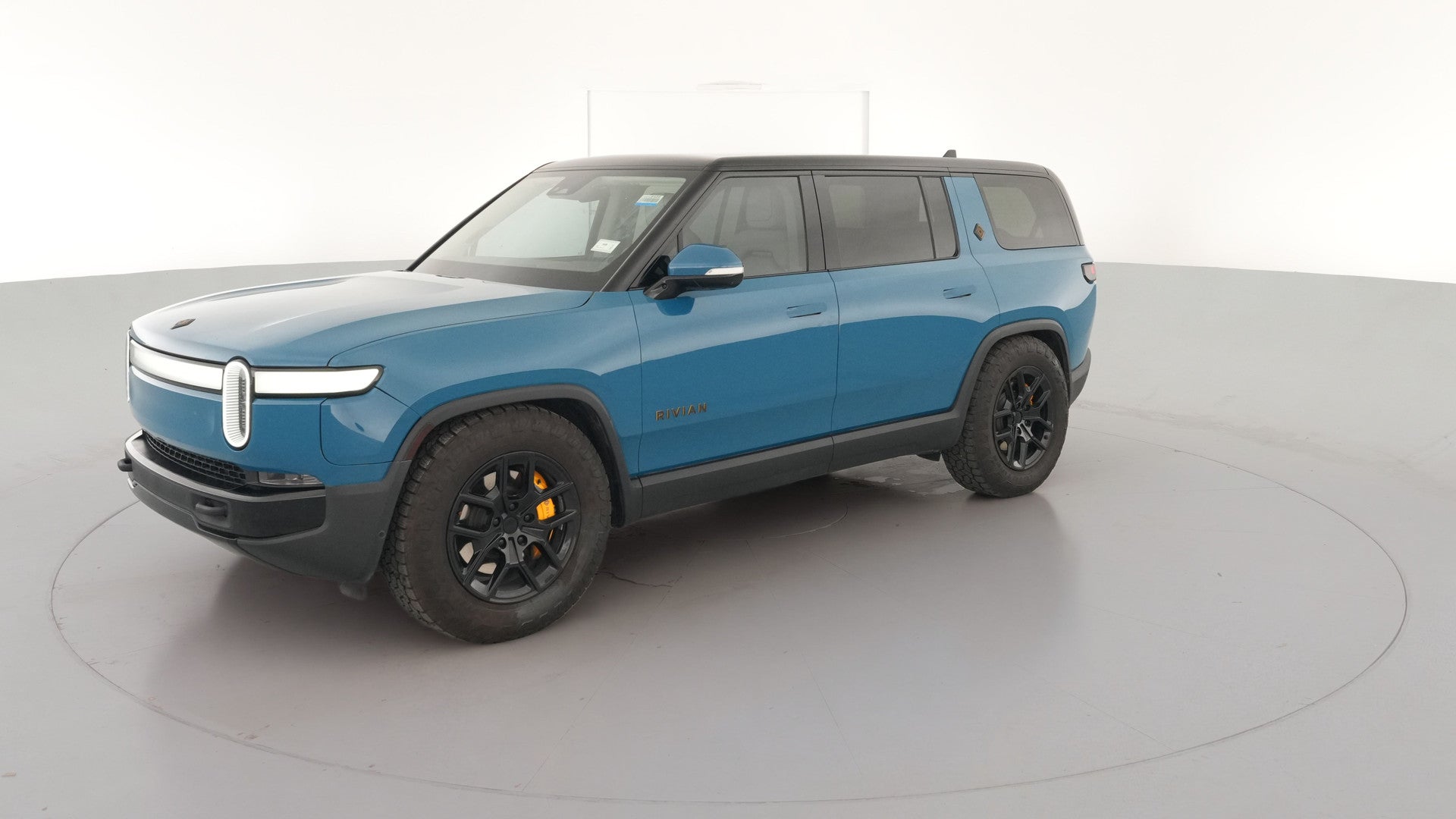 2023 Rivian R1S vehicle photo