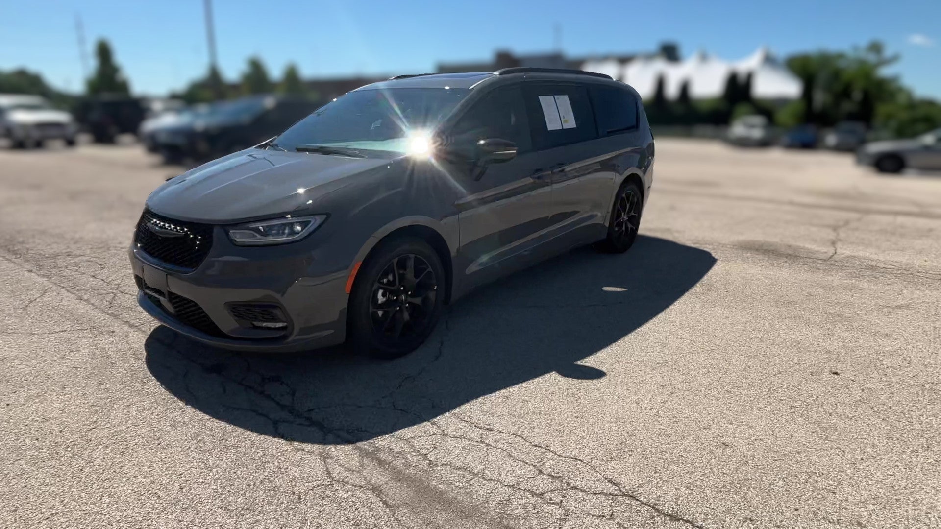 2025 Chrysler Pacifica vehicle photo