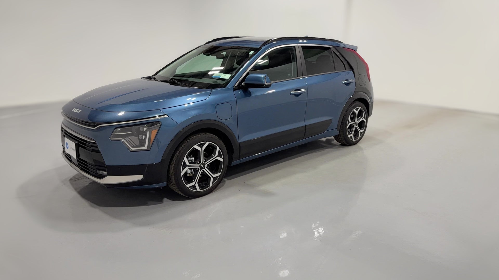 2023 Kia Niro Plug-in Hybrid vehicle photo