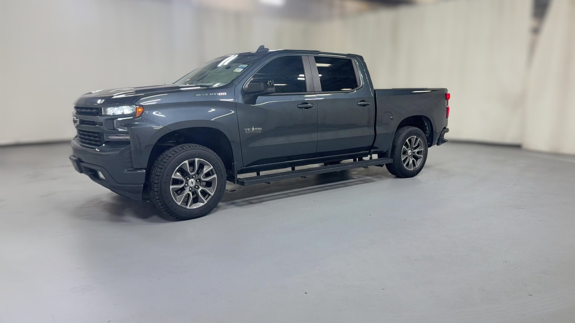 2020 Chevrolet Silverado 1500 Crew Cab vehicle photo
