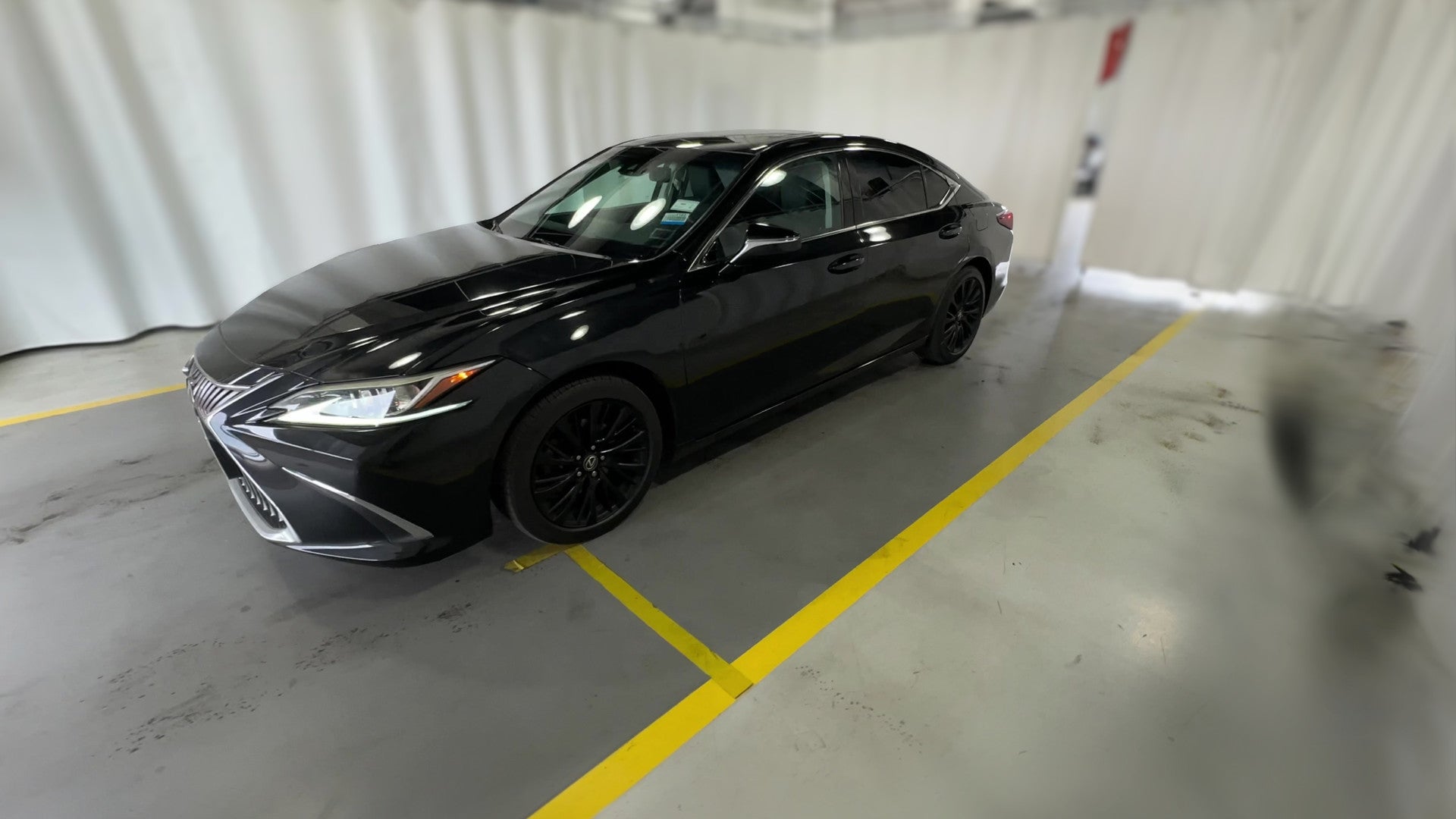2020 Lexus ES vehicle photo