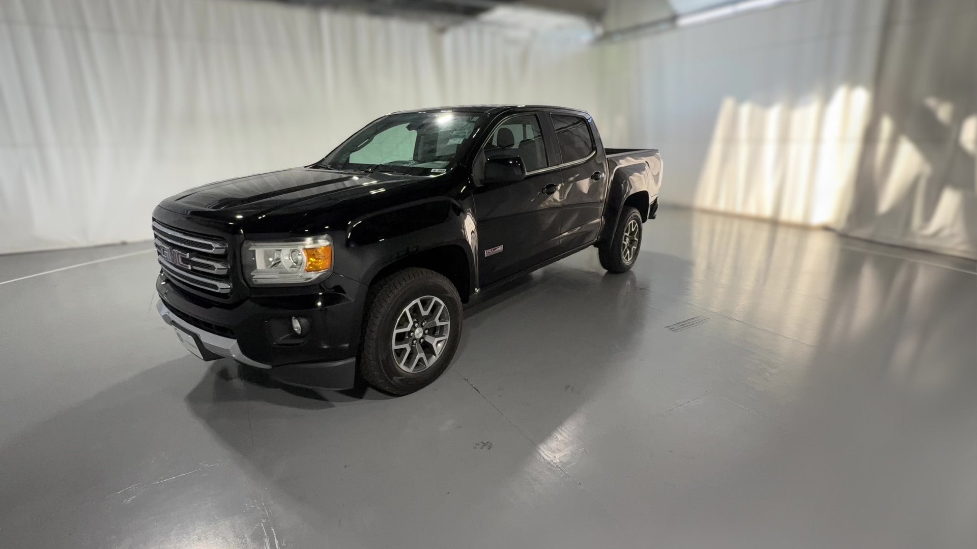 2017 GMC Canyon Crew Cab vehicle photo