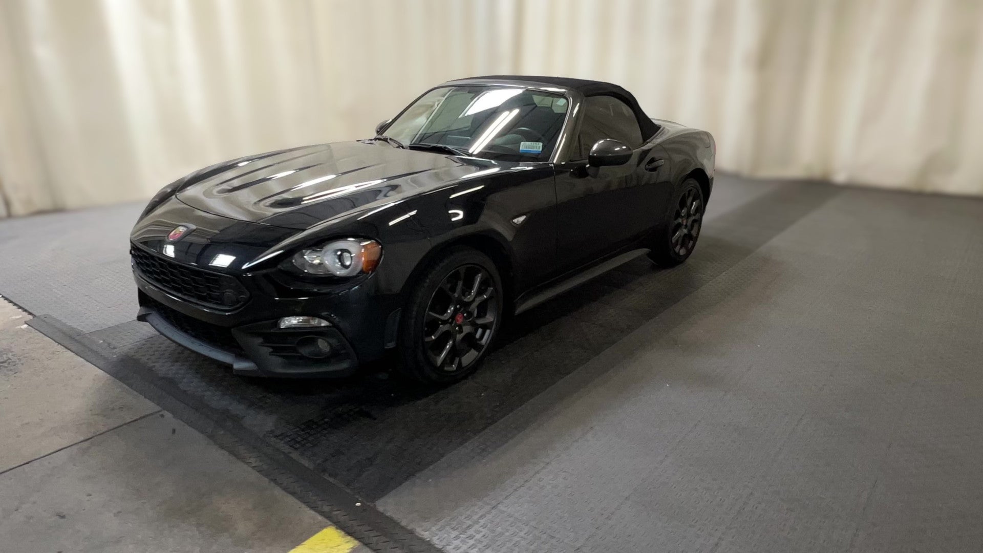 2018 FIAT 124 Spider vehicle photo