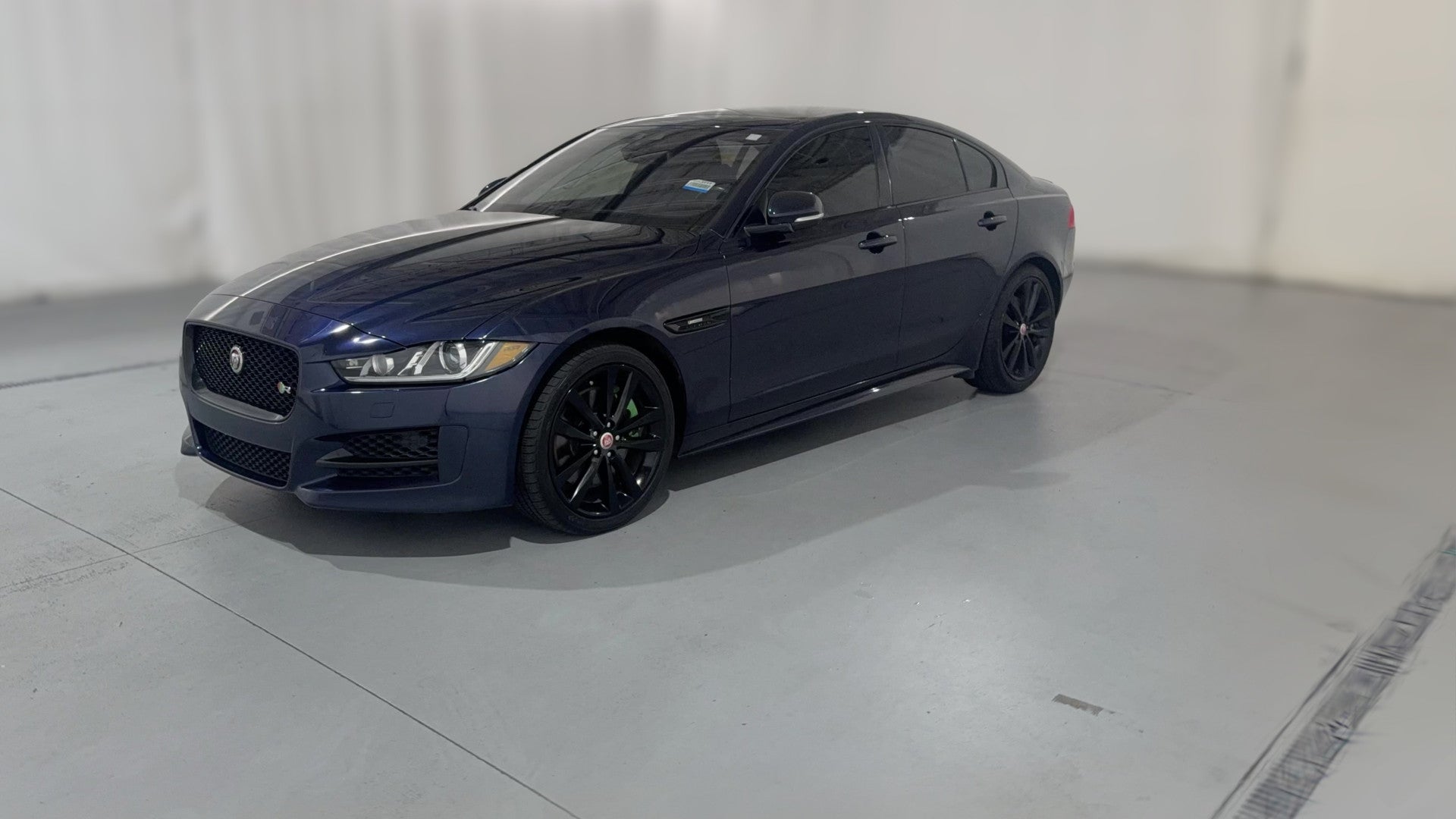 2018 Jaguar XE vehicle photo