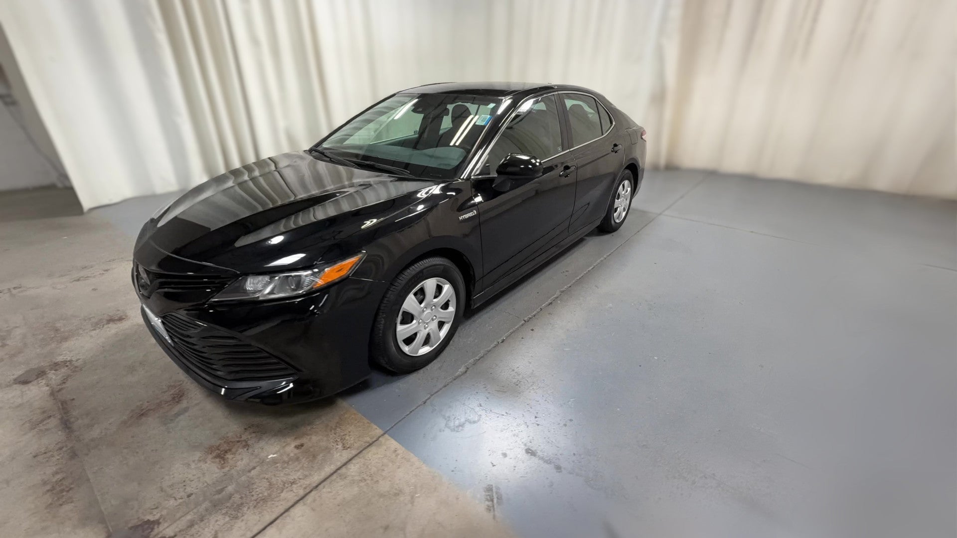 2020 Toyota Camry Hybrid vehicle photo