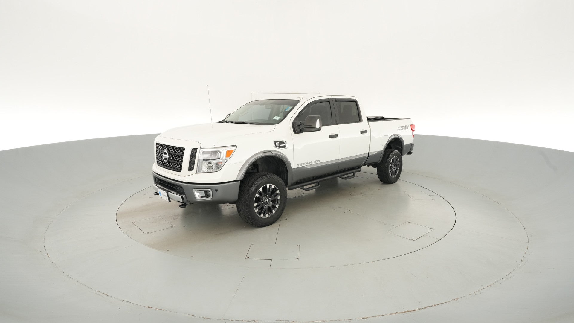 2018 Nissan TITAN XD Crew Cab vehicle photo
