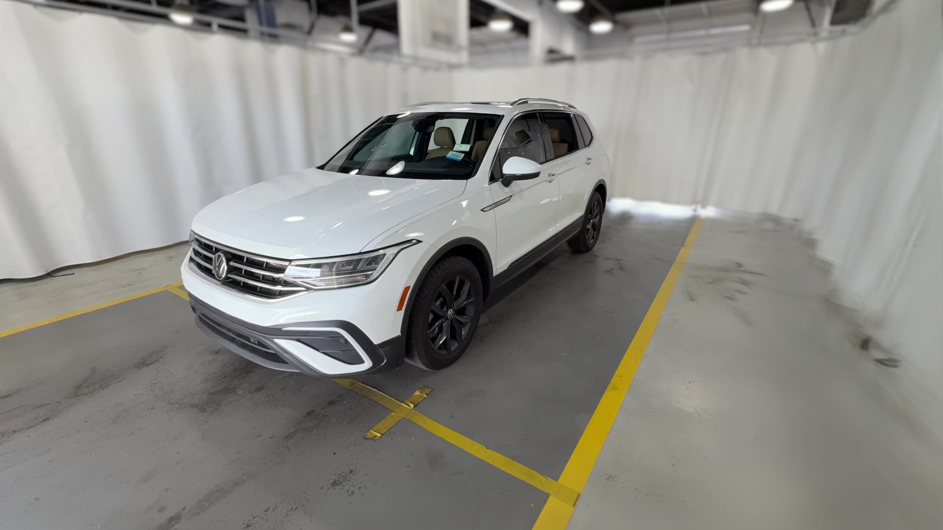 2024 Volkswagen Tiguan vehicle photo