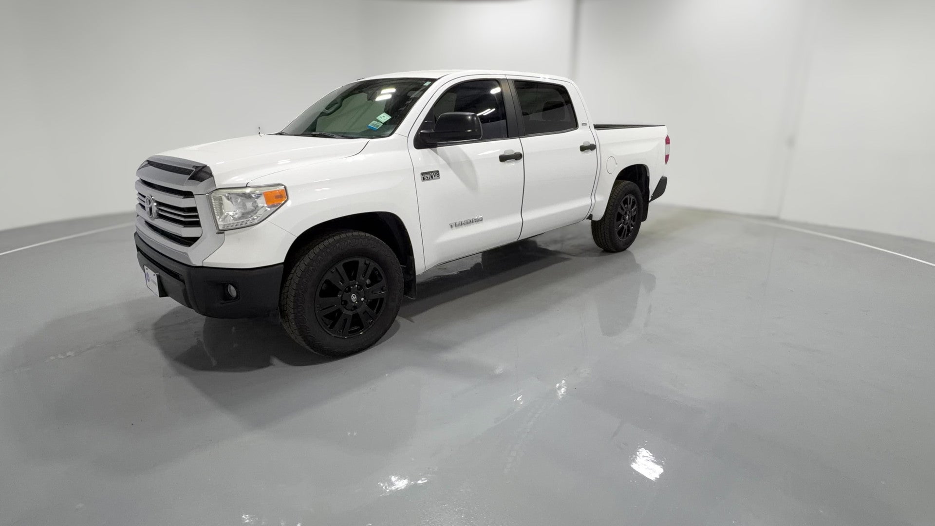 2016 Toyota Tundra CrewMax vehicle photo