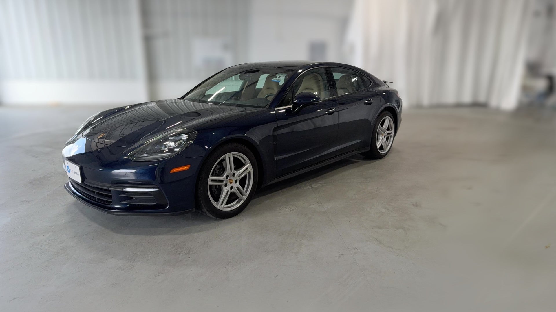 2018 Porsche Panamera vehicle photo
