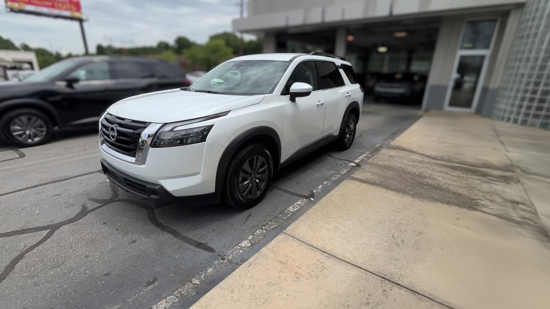 2025 Nissan Pathfinder vehicle photo