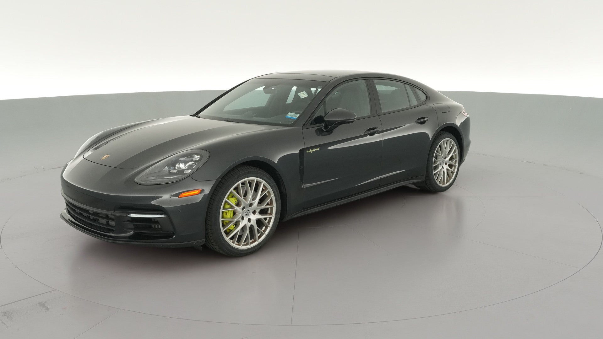 2018 Porsche Panamera vehicle photo