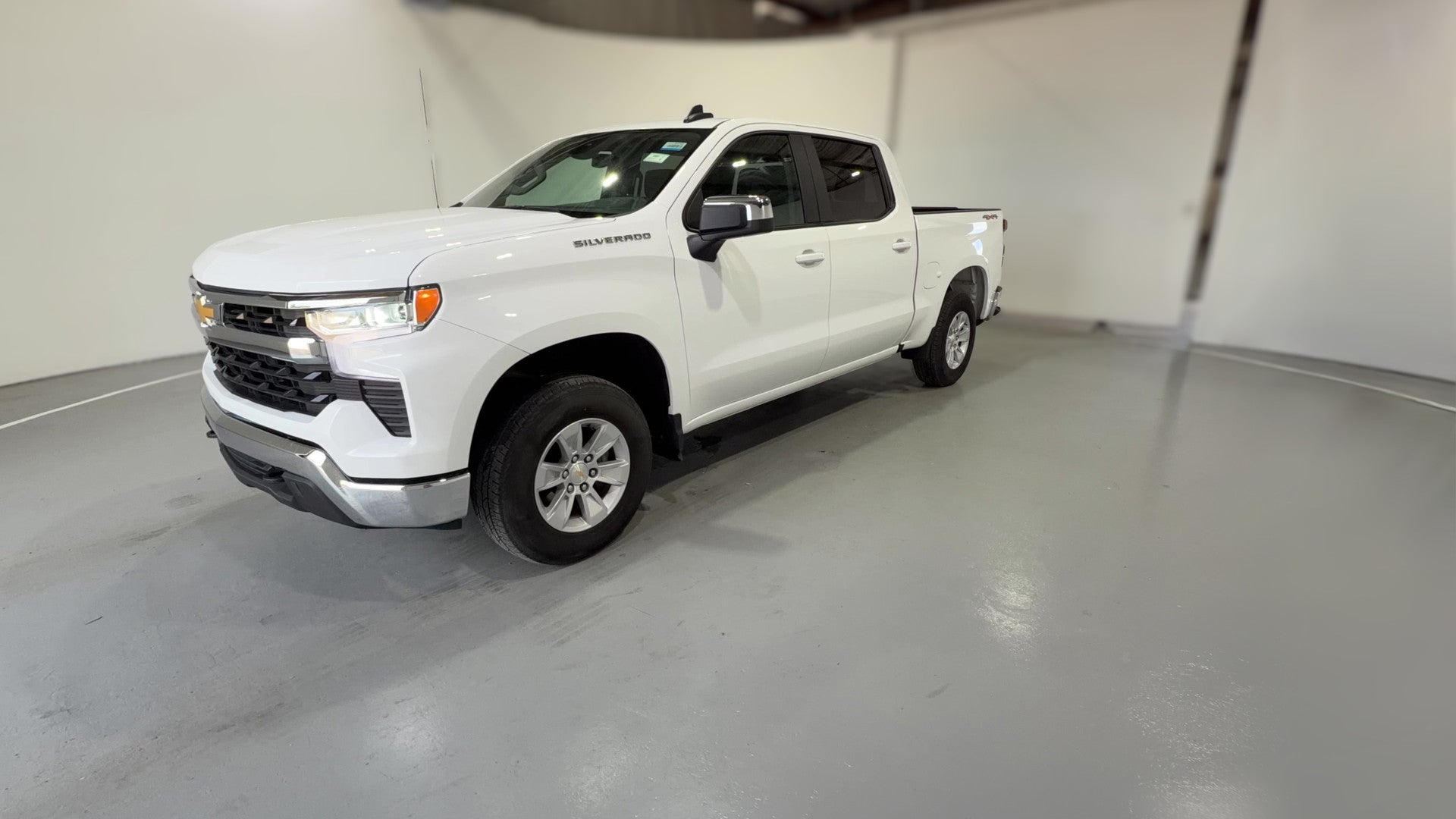 2025 Chevrolet Silverado 1500 Crew Cab vehicle photo