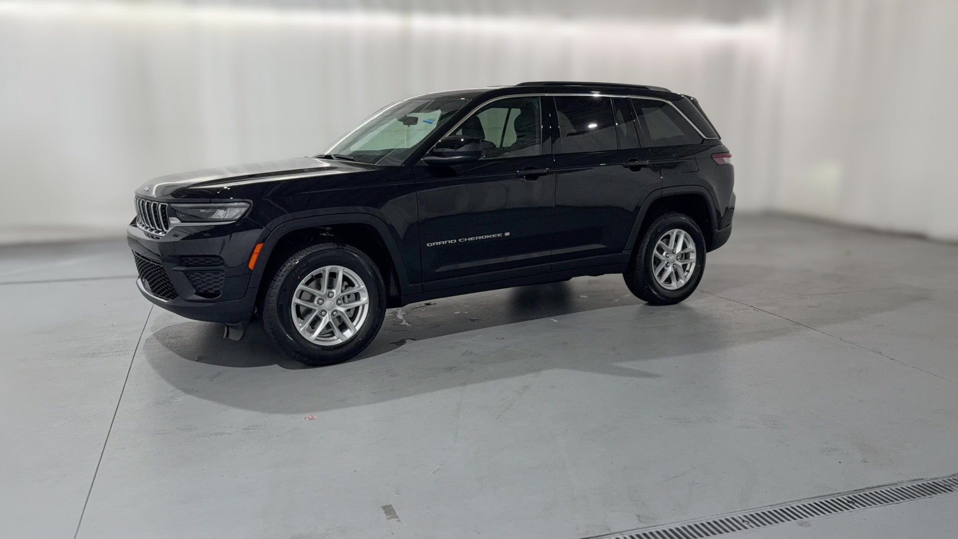 2026 Jeep Grand Cherokee vehicle photo
